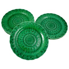 19th Century Wedgwood Green Glazed Majolica Sunflower and Basketweave Plate