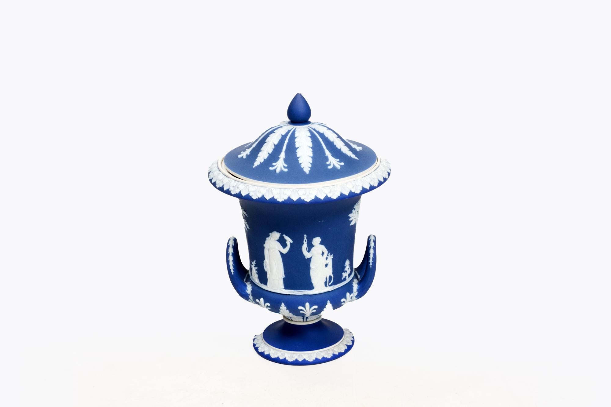 Neoclassical 19th Century Wedgwood Jasperware Campagne Urn For Sale