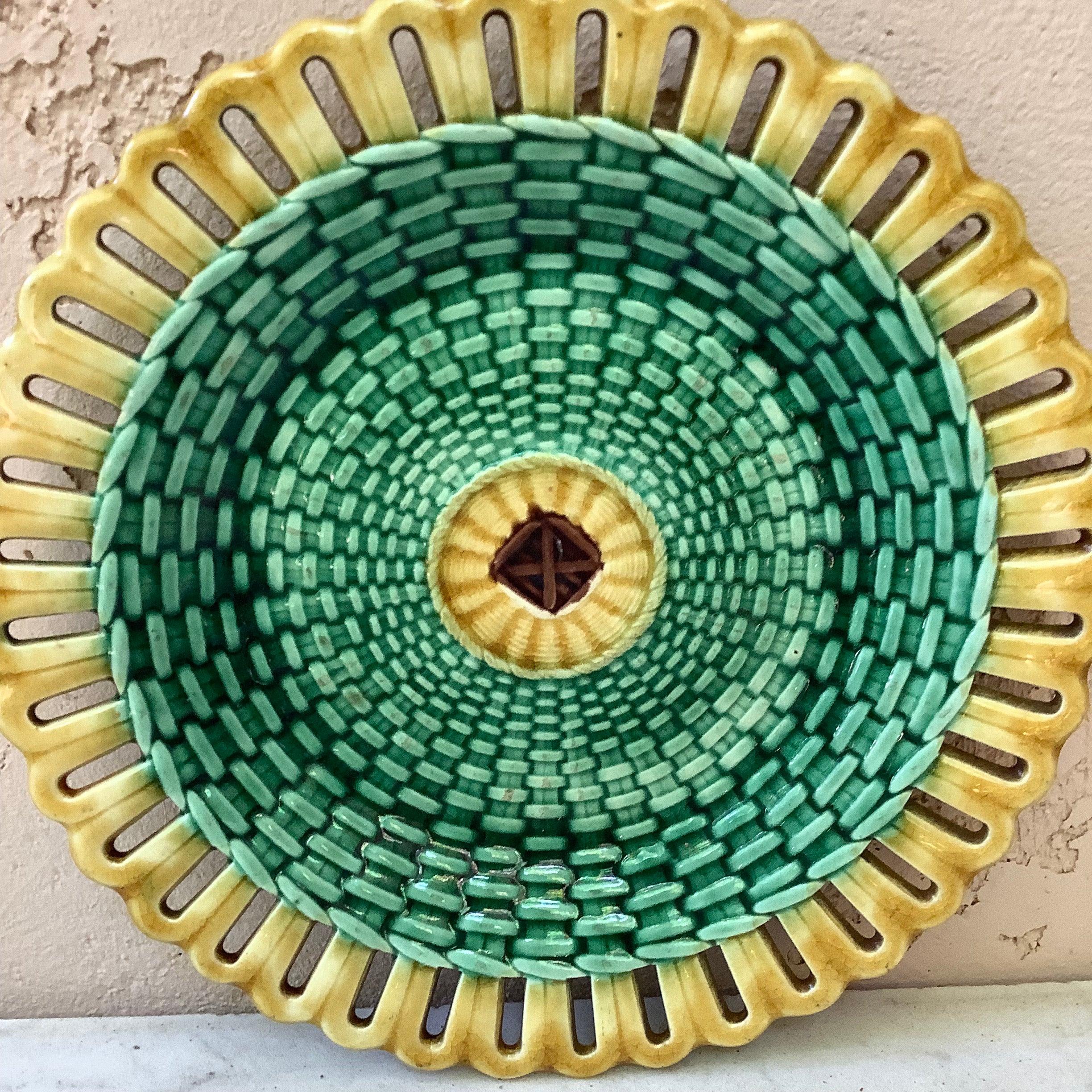 19th Century Wedgwood Majolica Reticulated and Basketweave Plate In Good Condition In Austin, TX