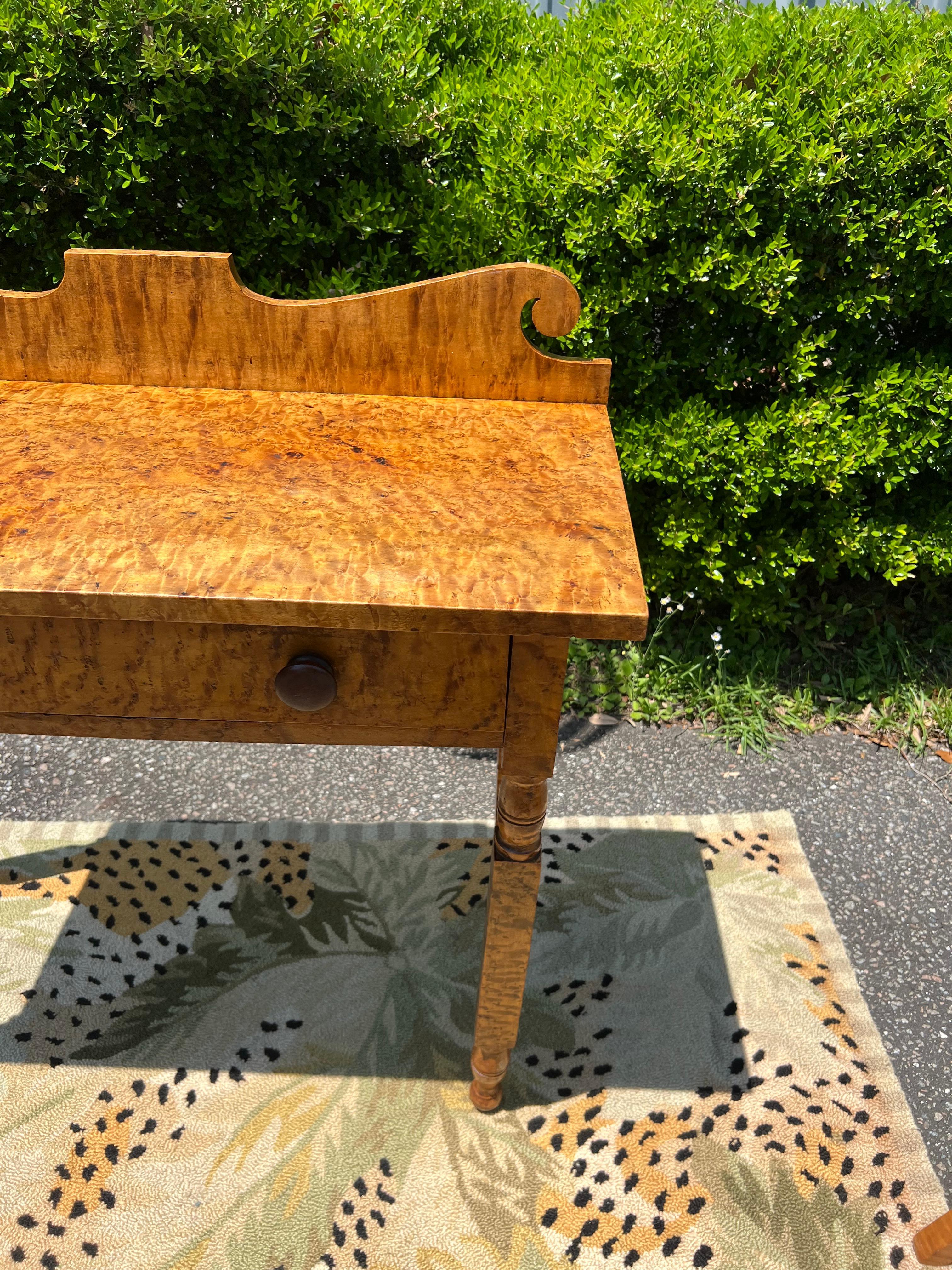 19th Century Well Figured Tiger Maple Desk With Chair - a Set of 2 In Good Condition For Sale In Charleston, SC