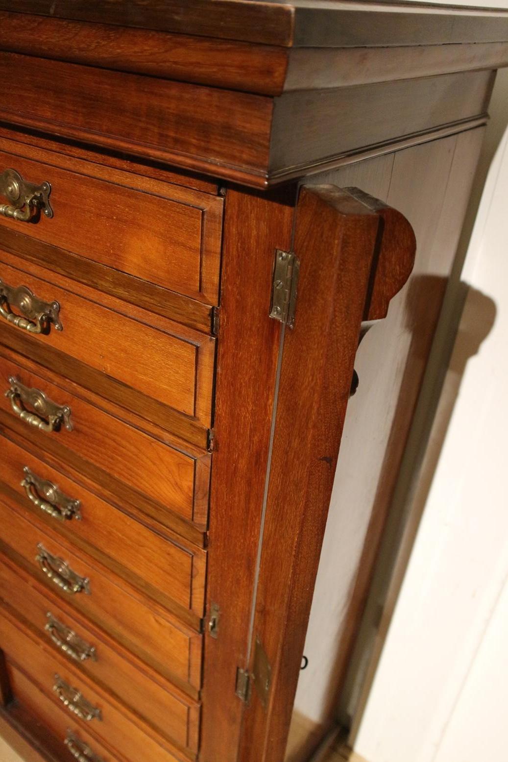 19th Century wellington chest of drawers In Good Condition In Eindhoven, NL