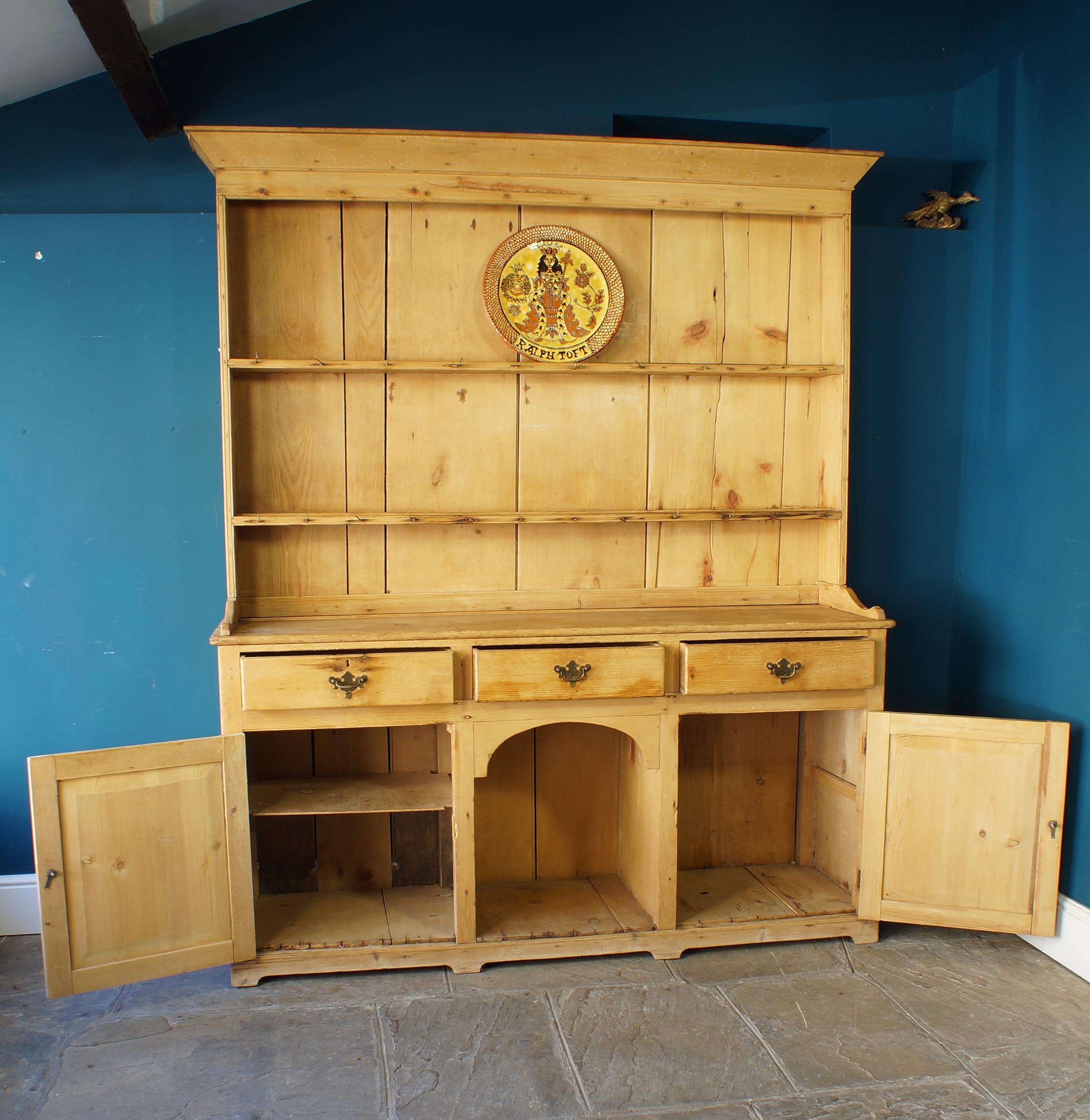 George III 19th Century Welsh Pine Dresser And Rack. For Sale