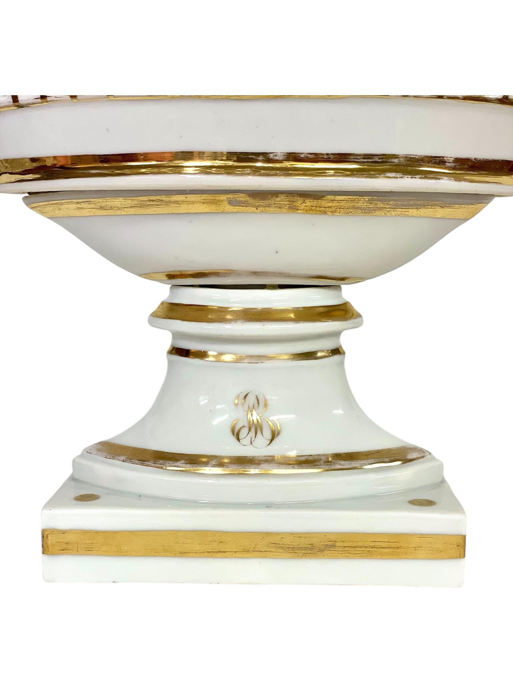 Dorato Centrotavola in porcellana bianca e oro di Parigi del XIX secolo in vendita