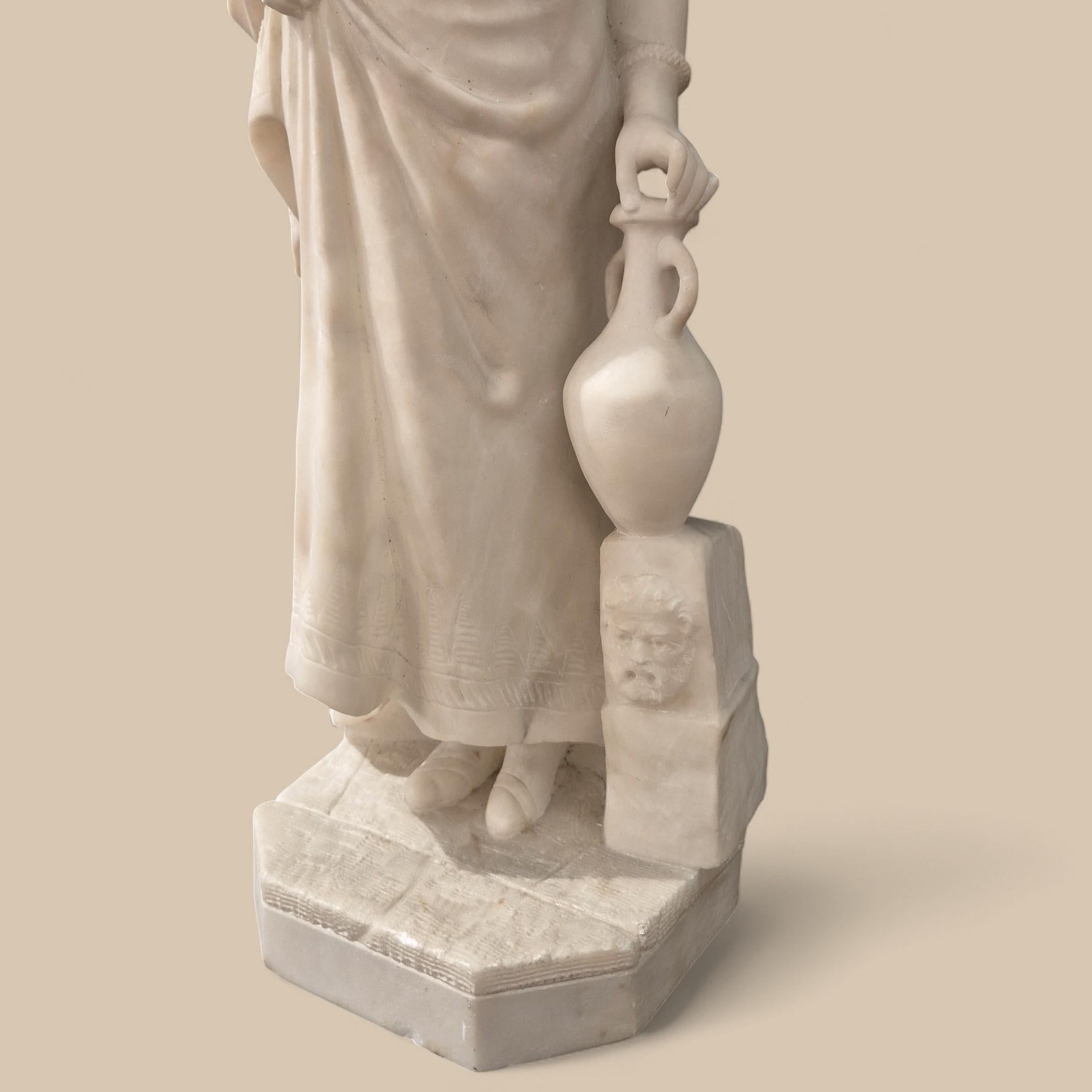 Scultura in marmo bianco di Carrara del XIX secolo - Giovane donna con una brocca in vendita 10