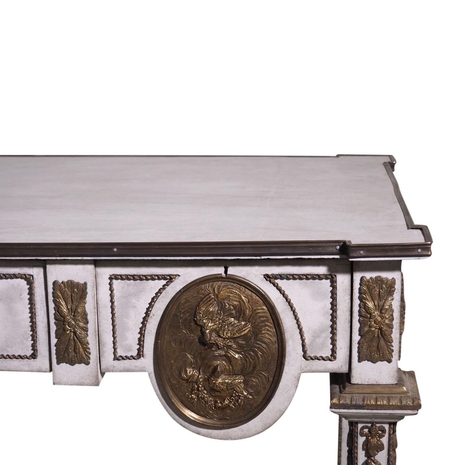 Partner-Schreibtisch aus grauem französischem Eichenholz des 19. Jahrhunderts – antiker Bronze-Schreibtisch im Angebot 3