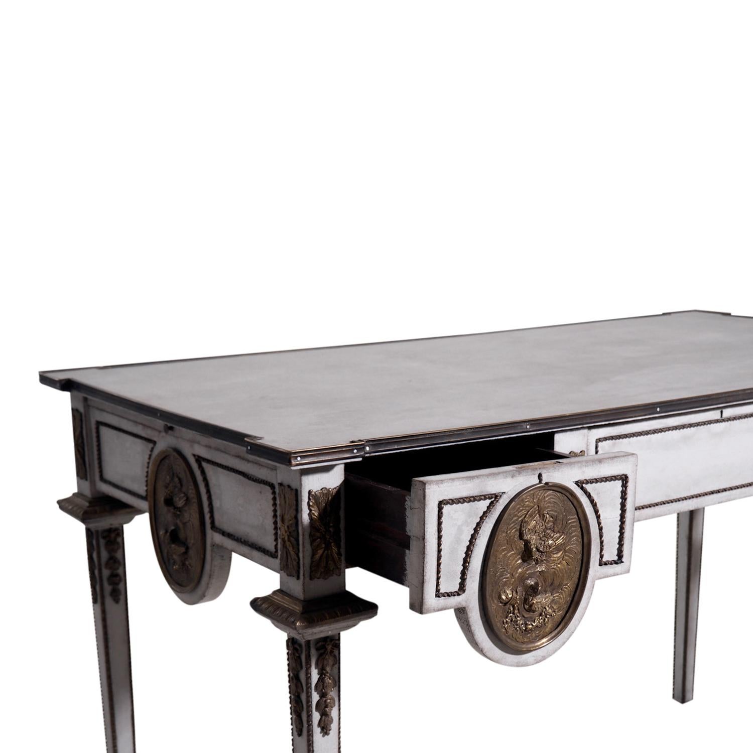 Partner-Schreibtisch aus grauem französischem Eichenholz des 19. Jahrhunderts – antiker Bronze-Schreibtisch (Metall) im Angebot