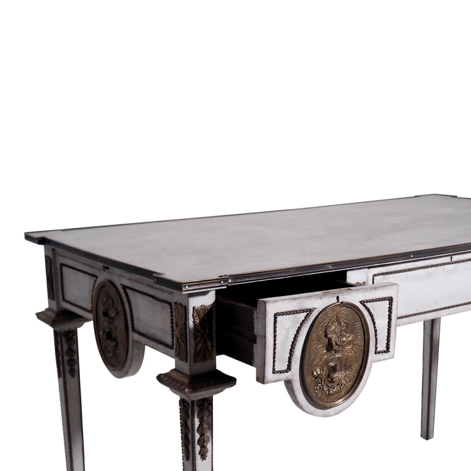 Partner-Schreibtisch aus grauem französischem Eichenholz des 19. Jahrhunderts – antiker Bronze-Schreibtisch (Metall)