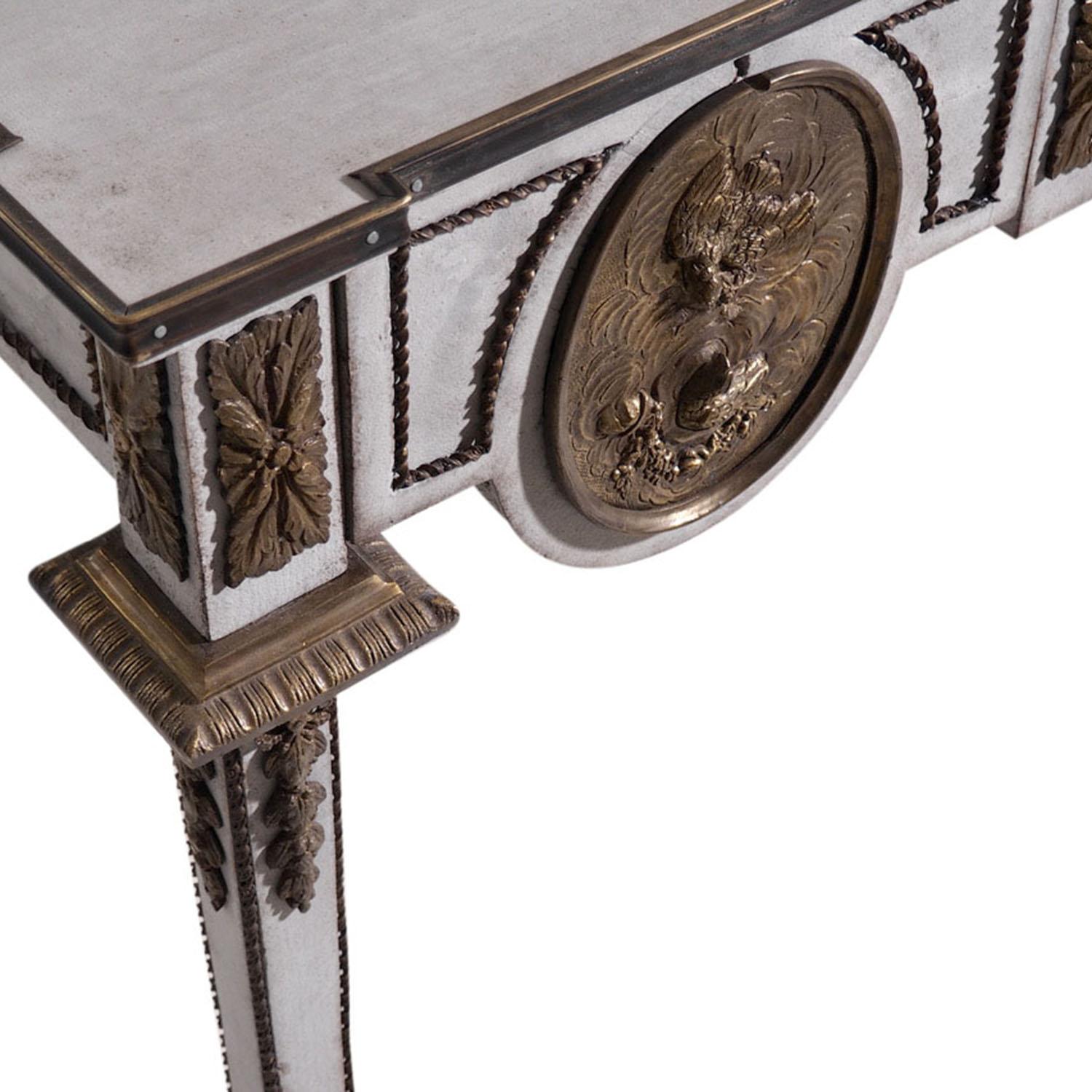 Partner-Schreibtisch aus grauem französischem Eichenholz des 19. Jahrhunderts – antiker Bronze-Schreibtisch im Angebot 2