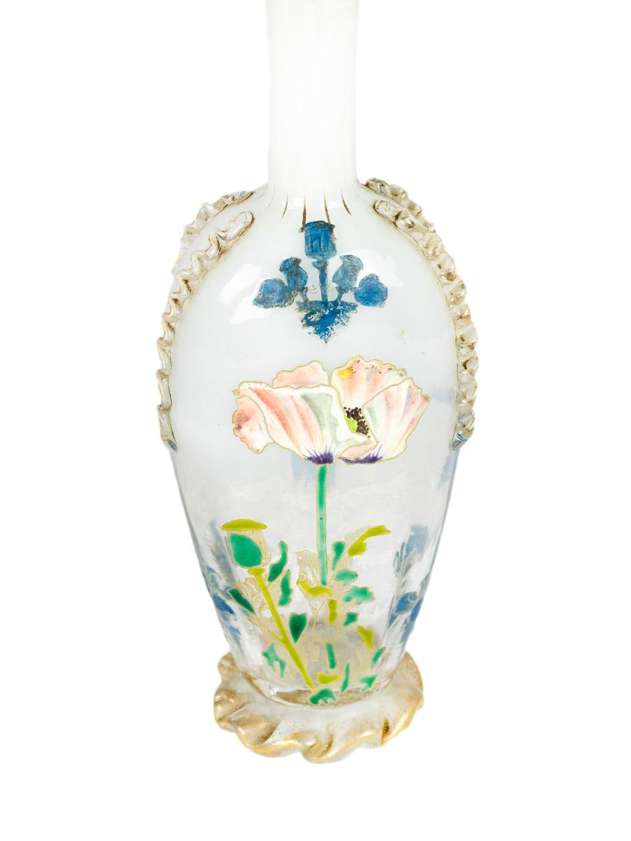 Vaso in vetro bianco del XIX secolo dipinto con fiori e nastri di Jerome Massier In condizioni buone in vendita a Lisbon, PT