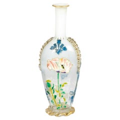 Vase en verre blanc peint avec rubans du 19ème siècle par Jerome Massier