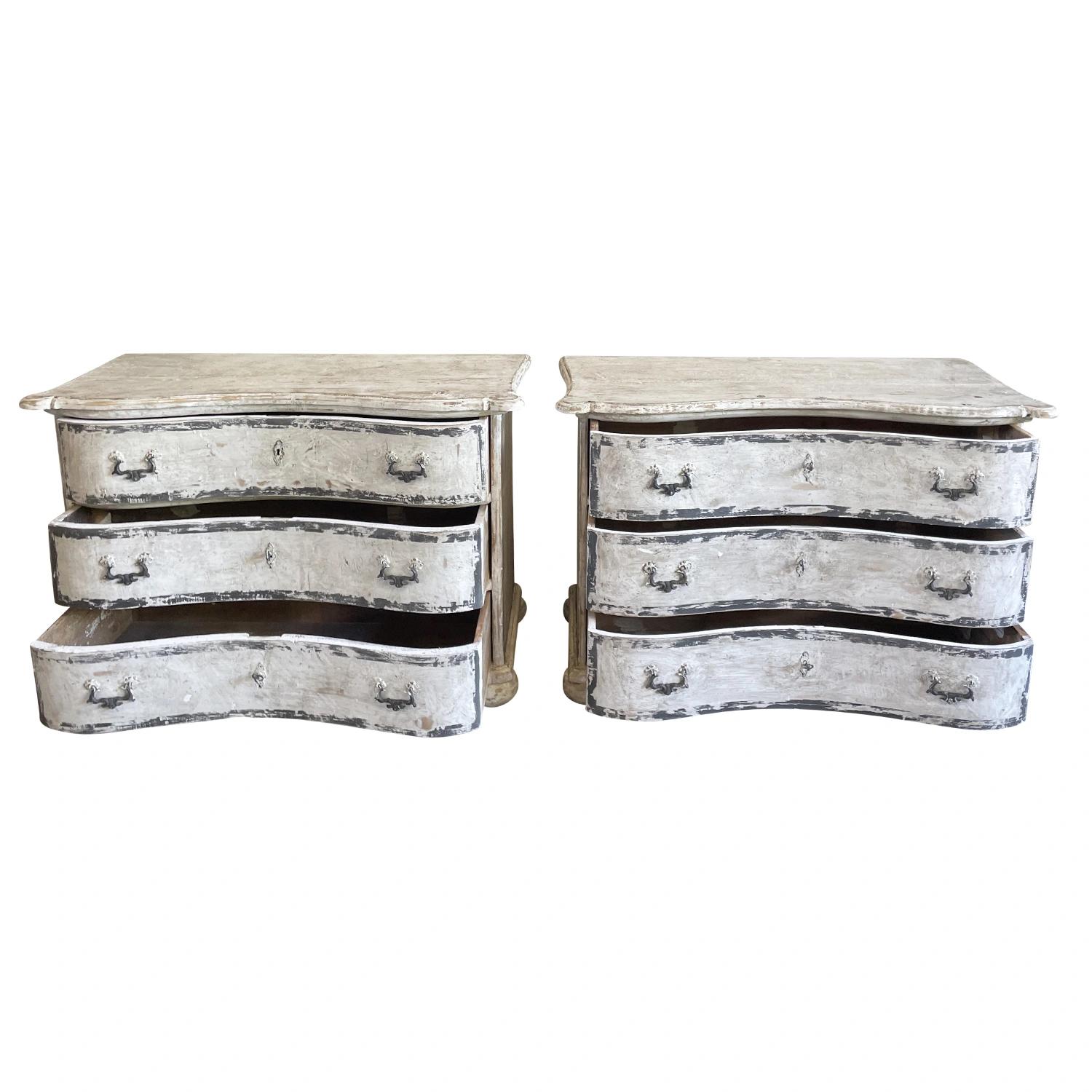 19th Century White-Grey French Pair of Pinewood Provincial Commodes, Chests In Good Condition For Sale In West Palm Beach, FL