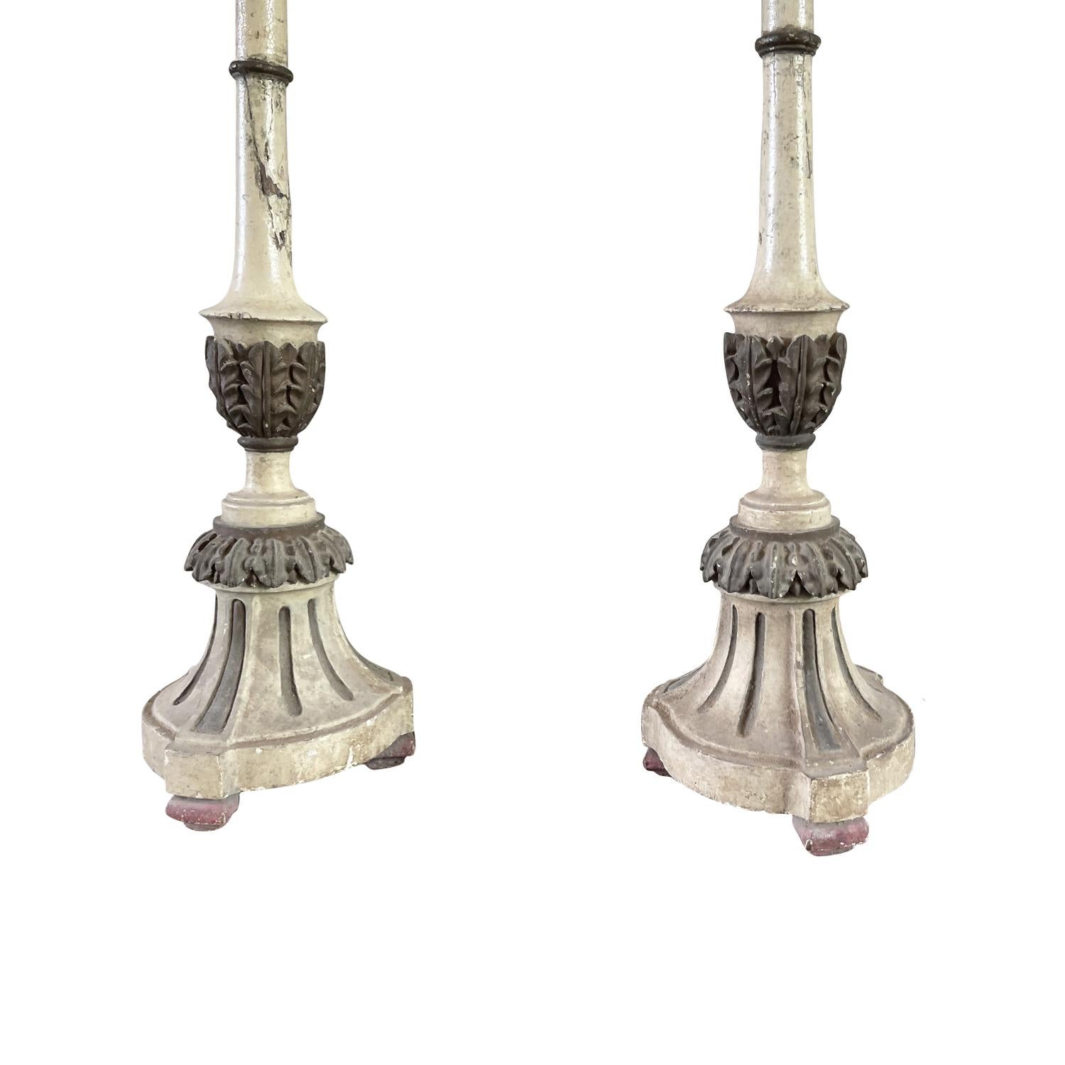 19th Century White-Grey Scandinavian Set of Two Gustavian Pinewood Candlesticks In Good Condition For Sale In West Palm Beach, FL