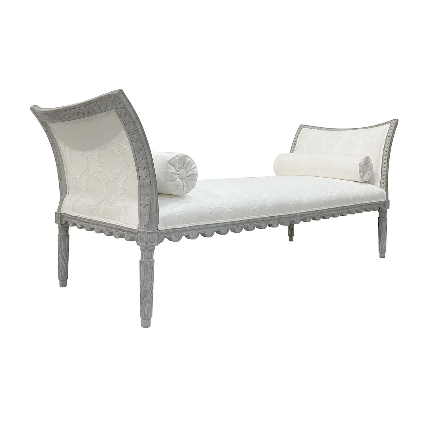 19th Century White-Grey Swedish Gustavian Sofa, Scandinavian Pinewood Daybed In Good Condition In West Palm Beach, FL