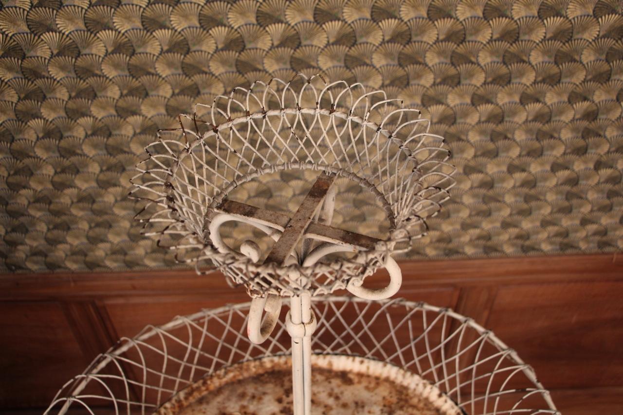 Jardinière en fer laqué blanc du 19e siècle Bon état - En vente à Charmes, FR