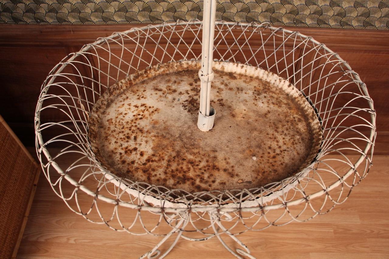 XIXe siècle Jardinière en fer laqué blanc du 19e siècle en vente