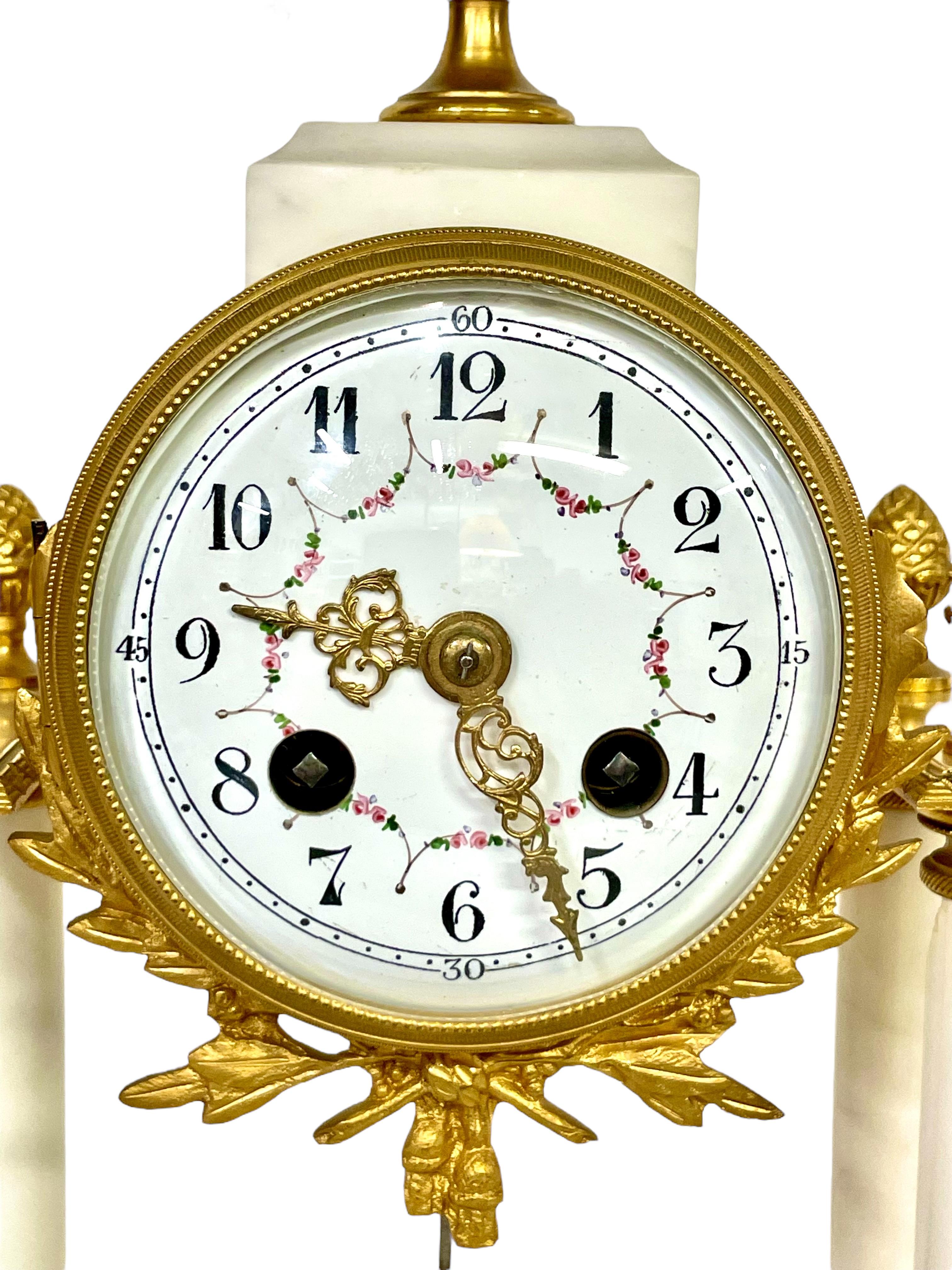 19th Century White Marble and Gilt Bronze Portico Clock In Good Condition For Sale In LA CIOTAT, FR