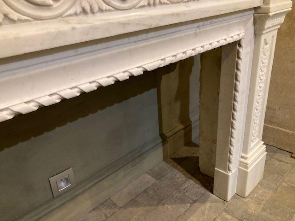 19th Century White Marble Fireplace In Good Condition For Sale In Zedelgem, BE