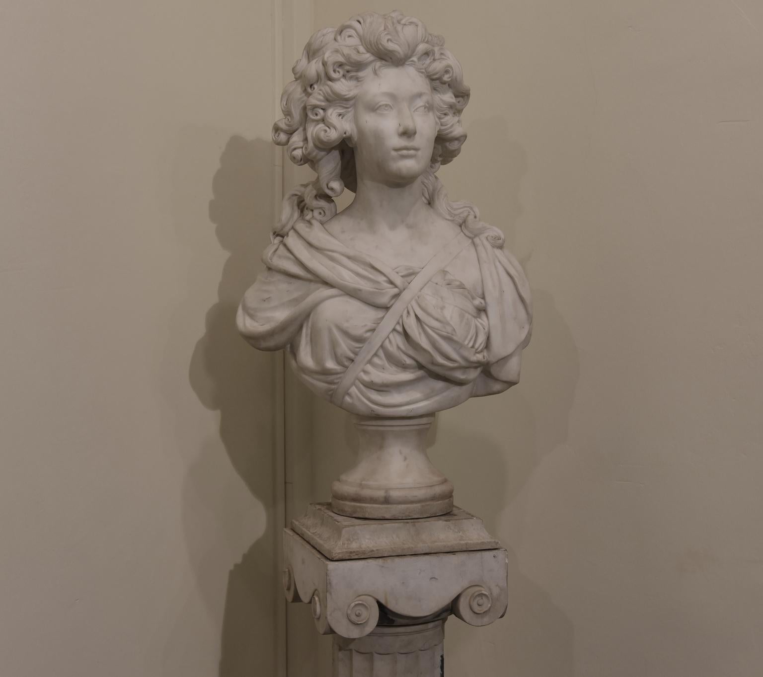 19th Century White Marble France Napoleon III Bust of a Woman with Column, 1800s In Good Condition For Sale In Torino, Torino