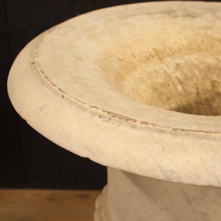19th Century White Marble Italian Medici Vase, 1880 For Sale at 1stDibs