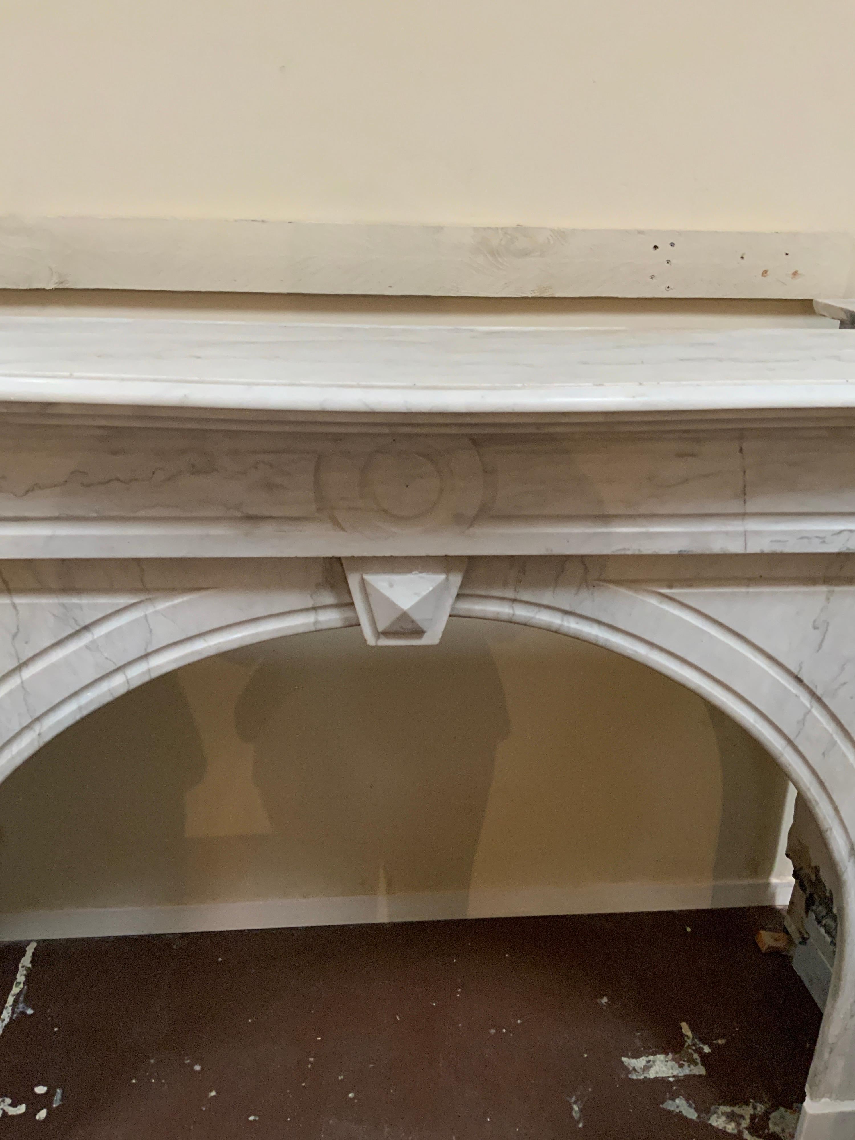 19th Century French White Marble Mantel In Good Condition In Dallas, TX
