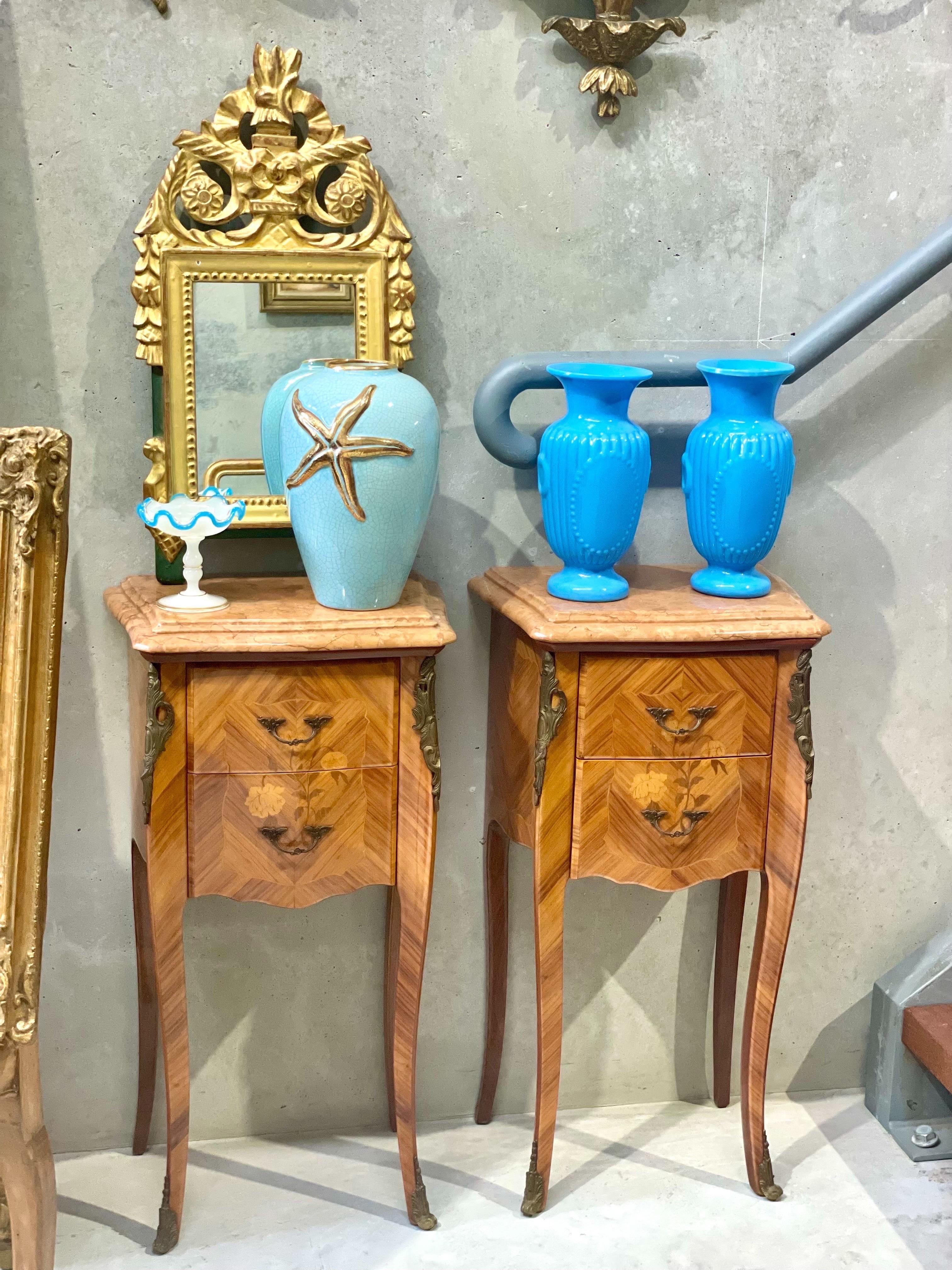 Weiße Opalin-Ringschale des 19. Jahrhunderts mit blauen und goldenen Akzenten im Angebot 2