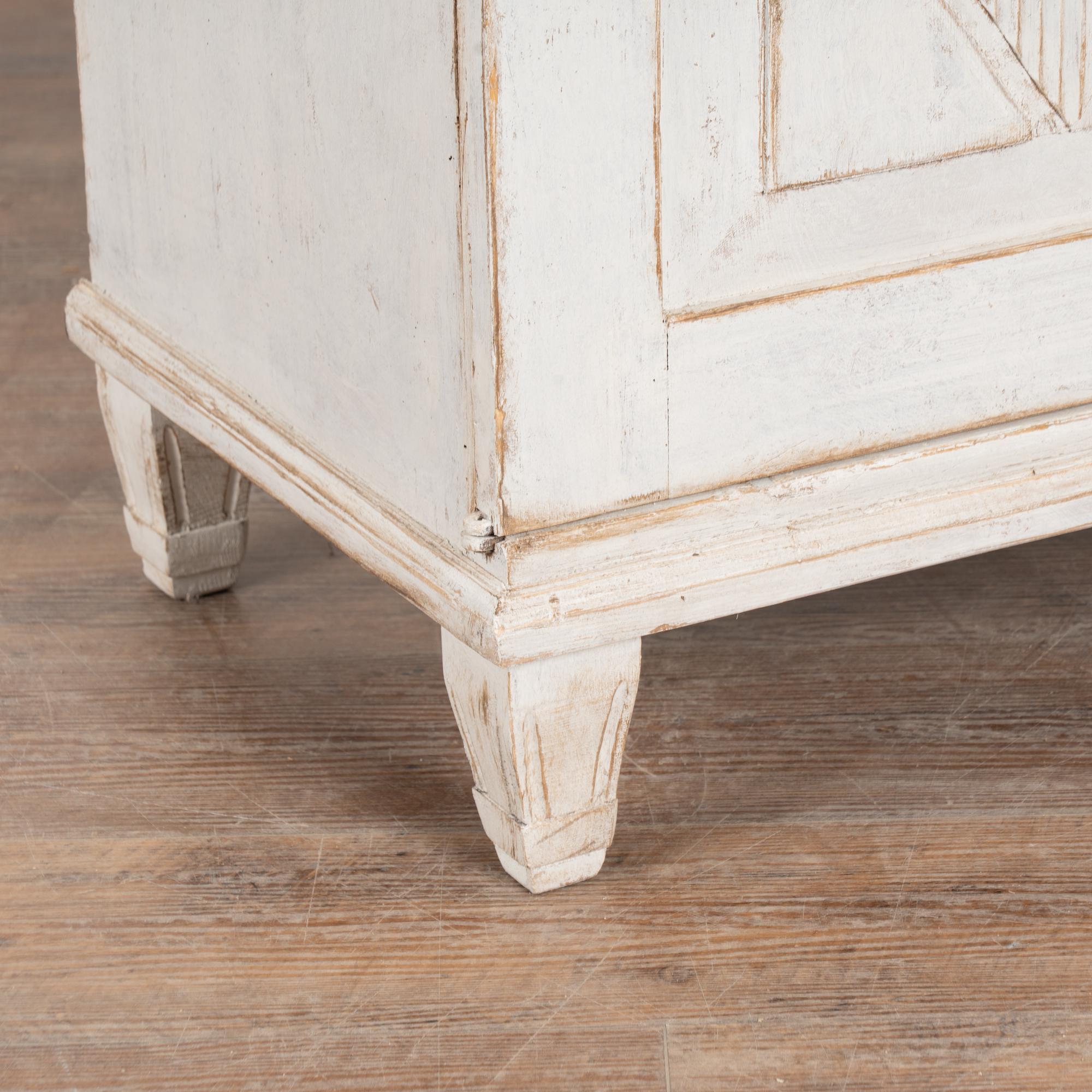 19th Century White Painted Swedish Cabinet Sideboard For Sale 3