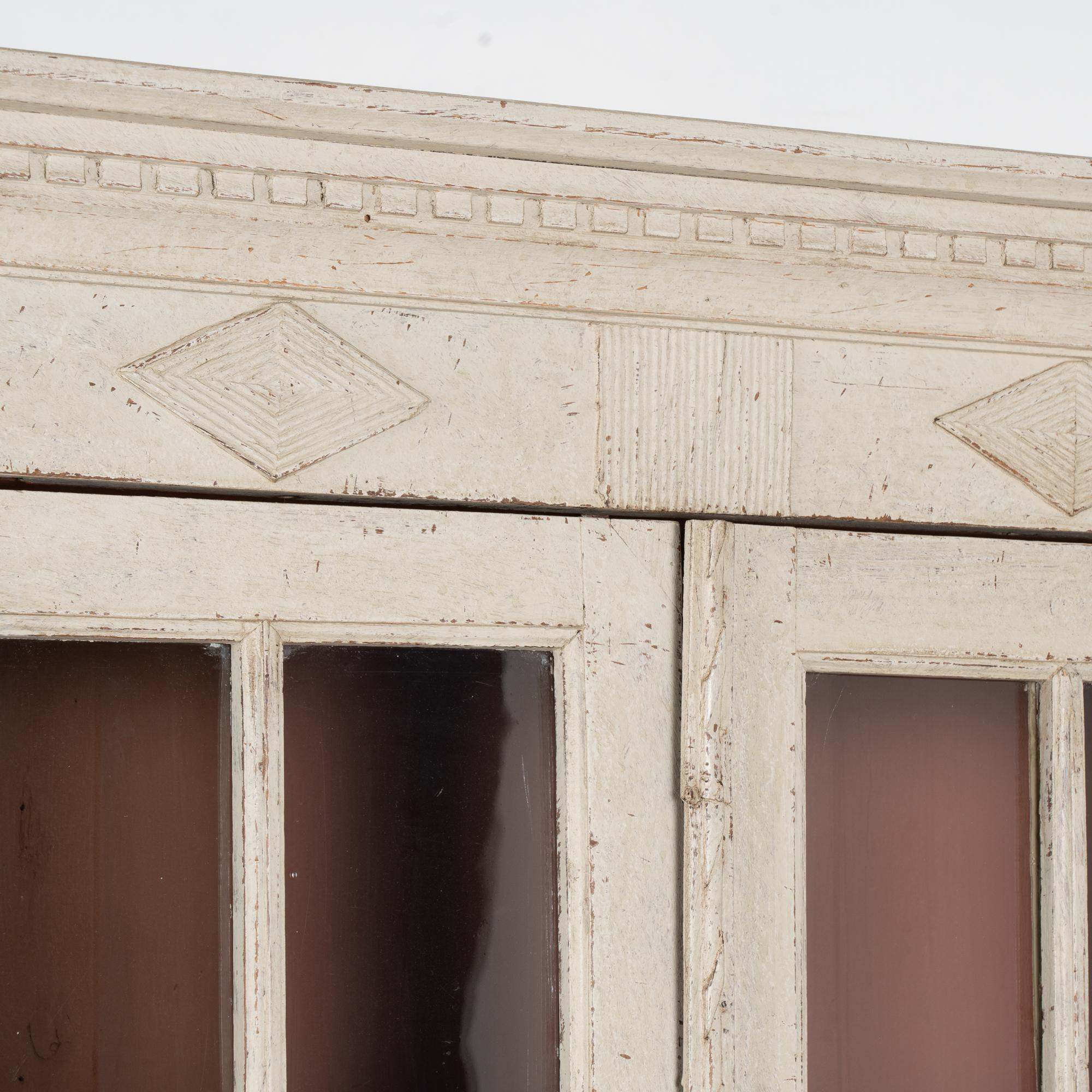 19th Century White Painted Swedish Gustavian Bookcase Display Cabinet For Sale 1