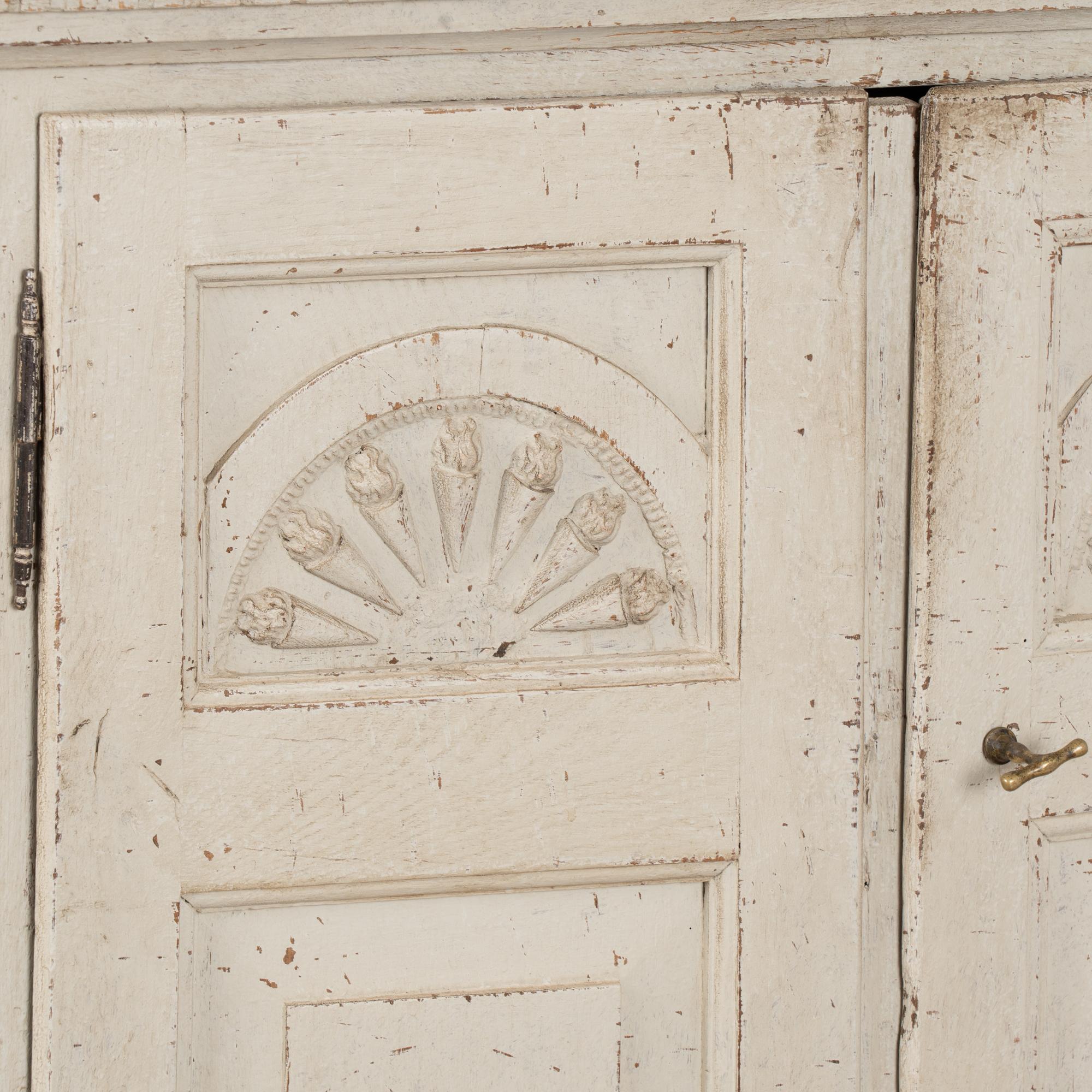 19th Century White Painted Swedish Gustavian Bookcase Display Cabinet For Sale 3