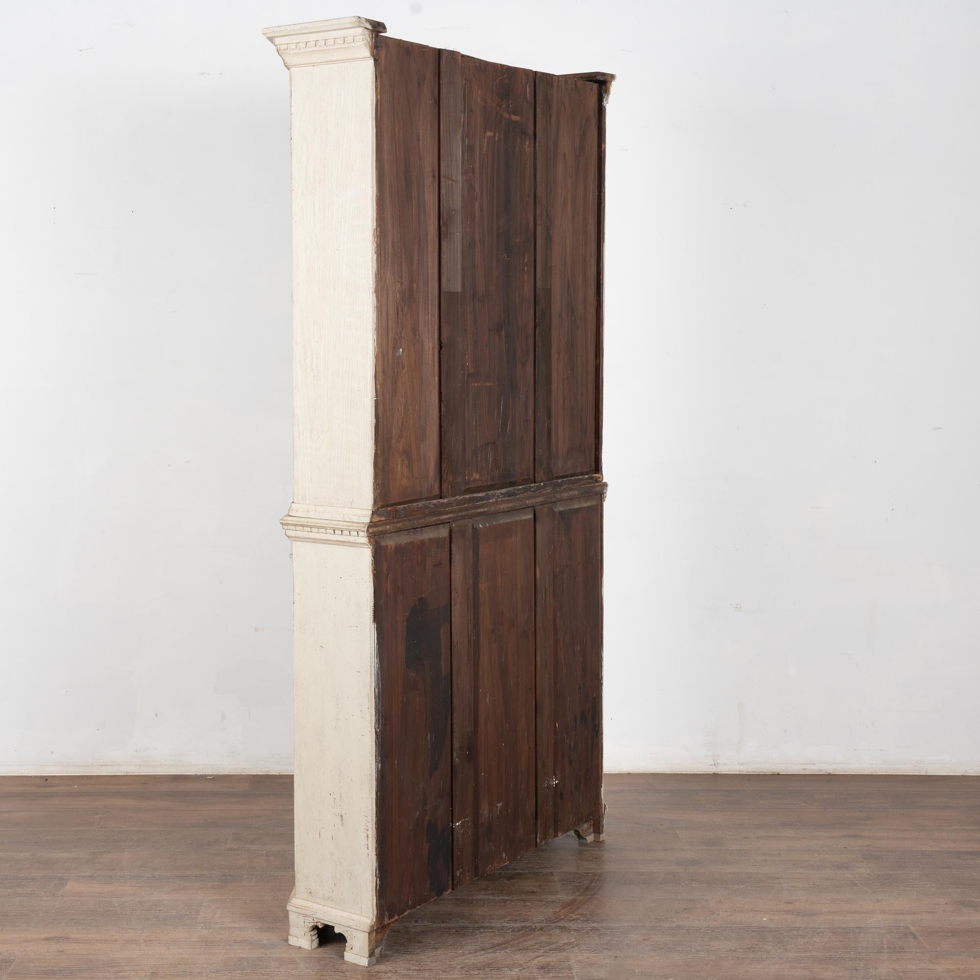 19th Century White Painted Swedish Gustavian Bookcase Display Cabinet For Sale 4