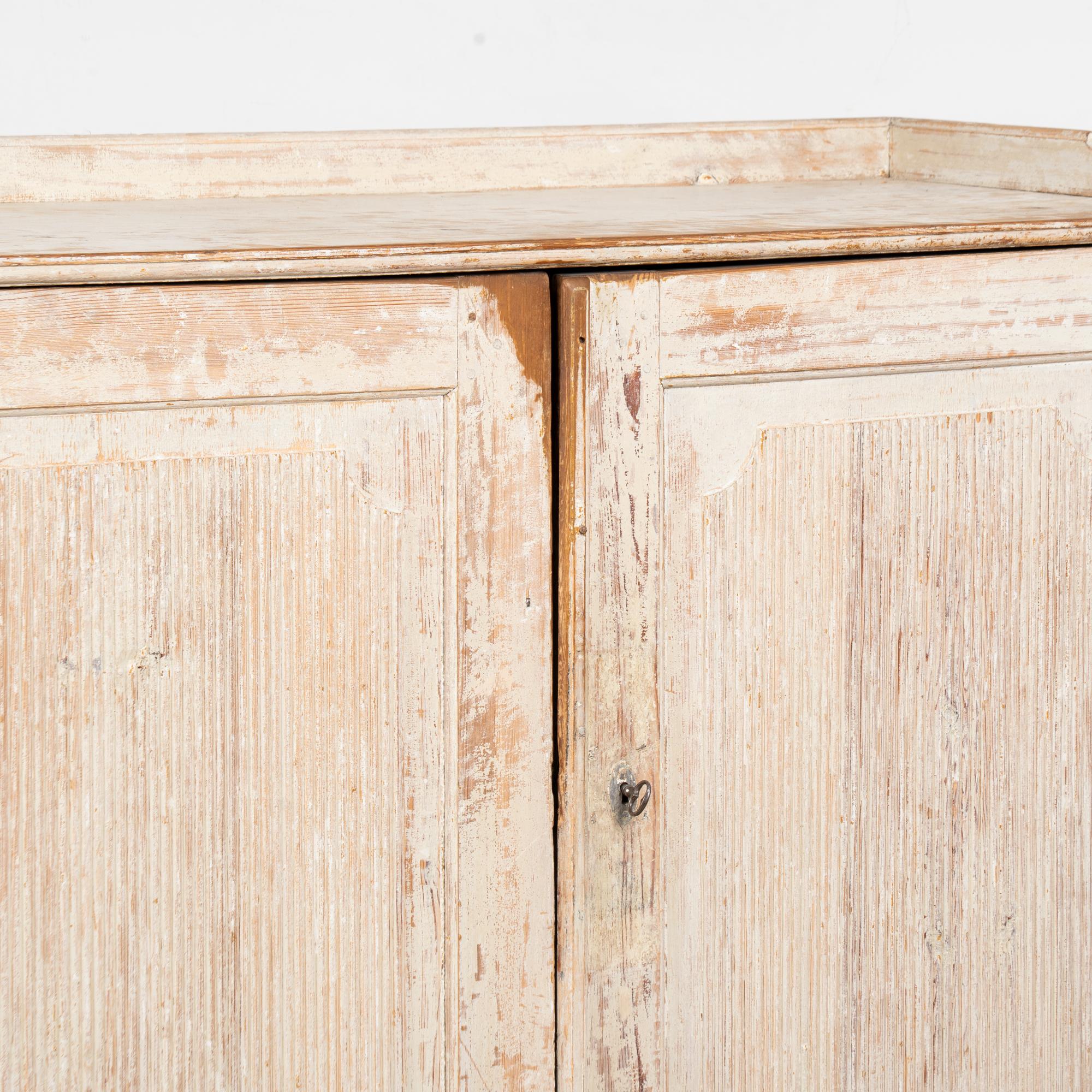 19th Century White Painted Swedish Gustavian Pine Sideboard Console Buffet For Sale 7