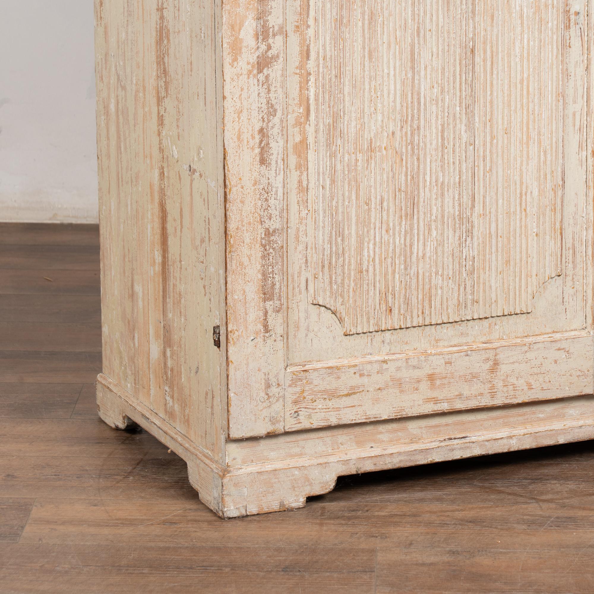 19th Century White Painted Swedish Gustavian Pine Sideboard Console Buffet For Sale 8