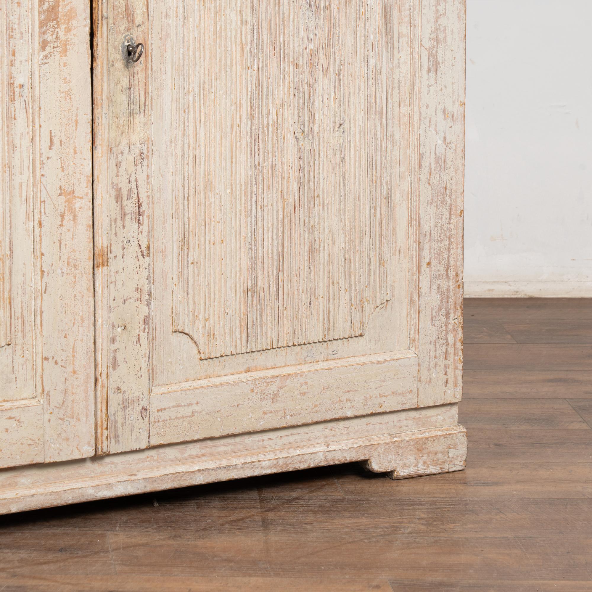 19th Century White Painted Swedish Gustavian Pine Sideboard Console Buffet For Sale 9