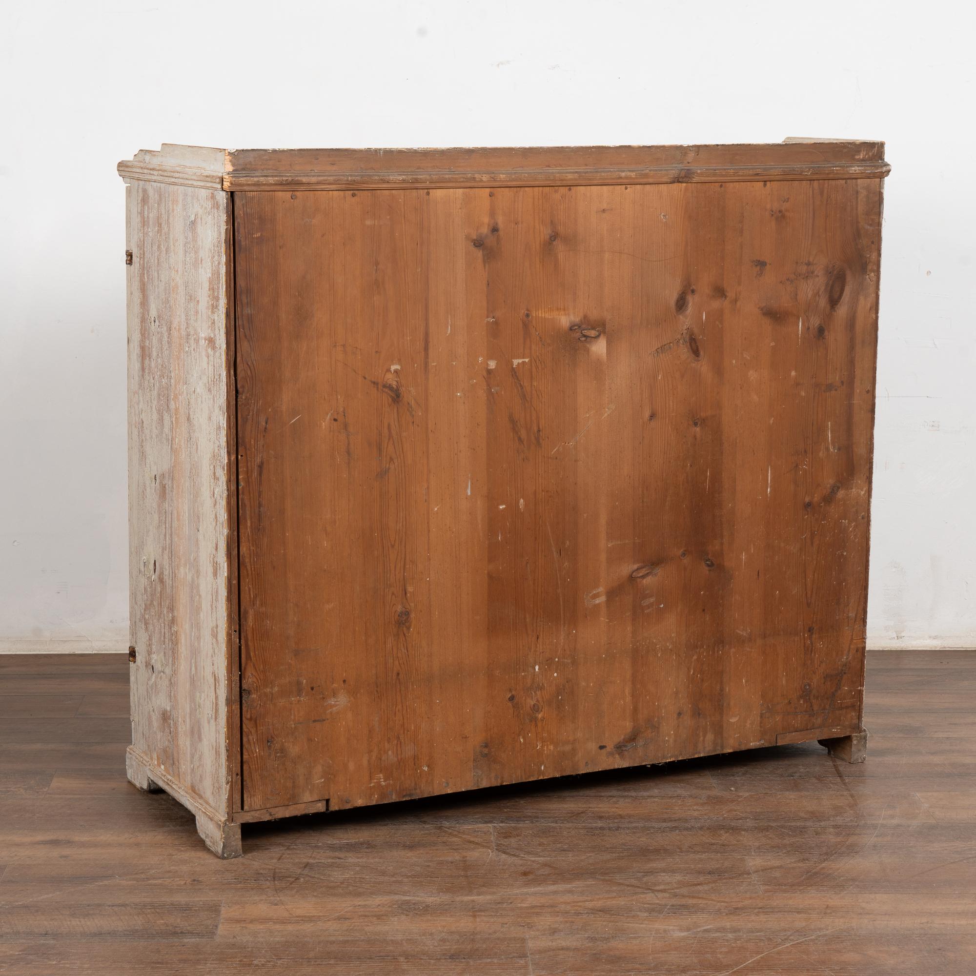 19th Century White Painted Swedish Gustavian Pine Sideboard Console Buffet For Sale 10