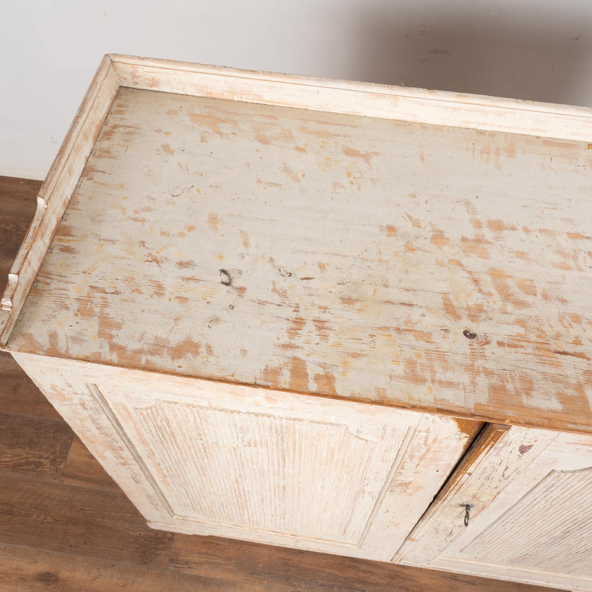 19th Century White Painted Swedish Gustavian Pine Sideboard Console Buffet For Sale 3
