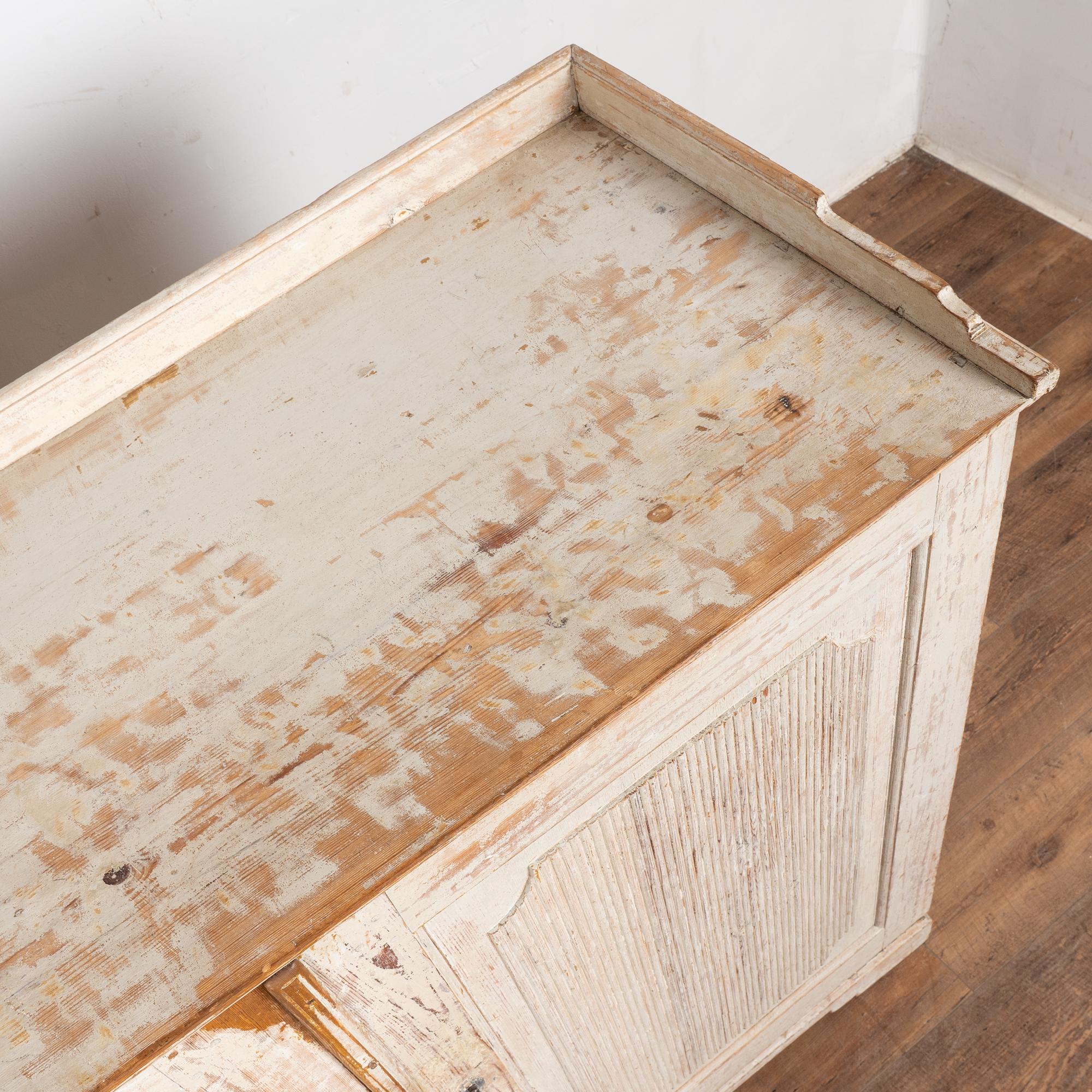 19th Century White Painted Swedish Gustavian Pine Sideboard Console Buffet For Sale 5