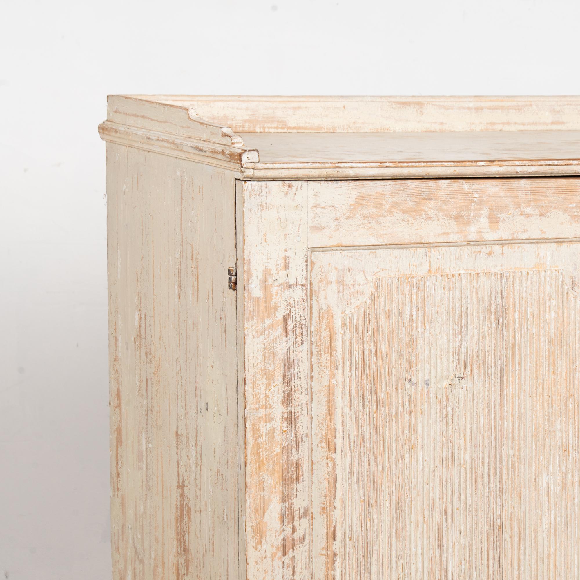 19th Century White Painted Swedish Gustavian Pine Sideboard Console Buffet For Sale 6