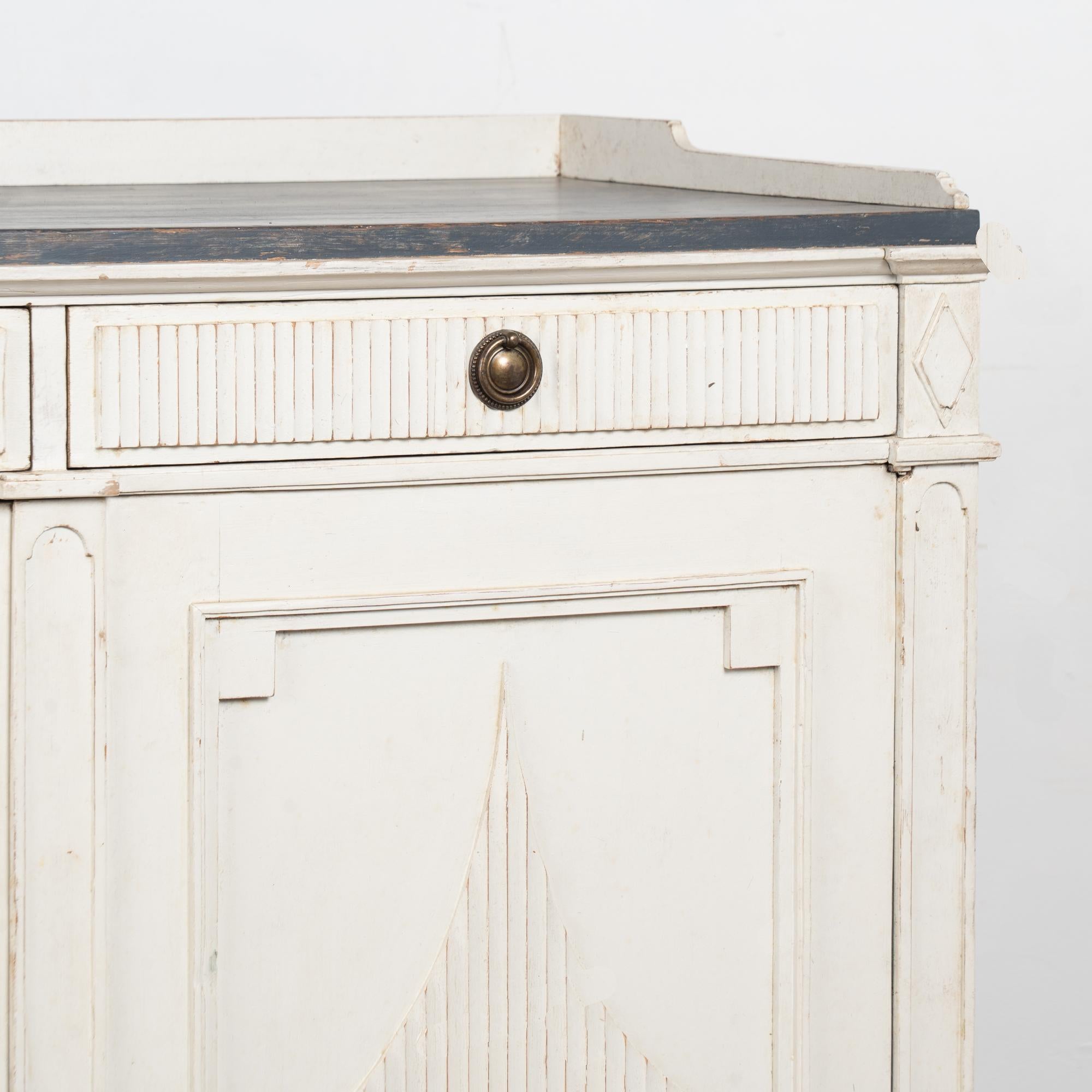 19th Century White Swedish Gustavian Sideboard Buffet Cabinet For Sale 6