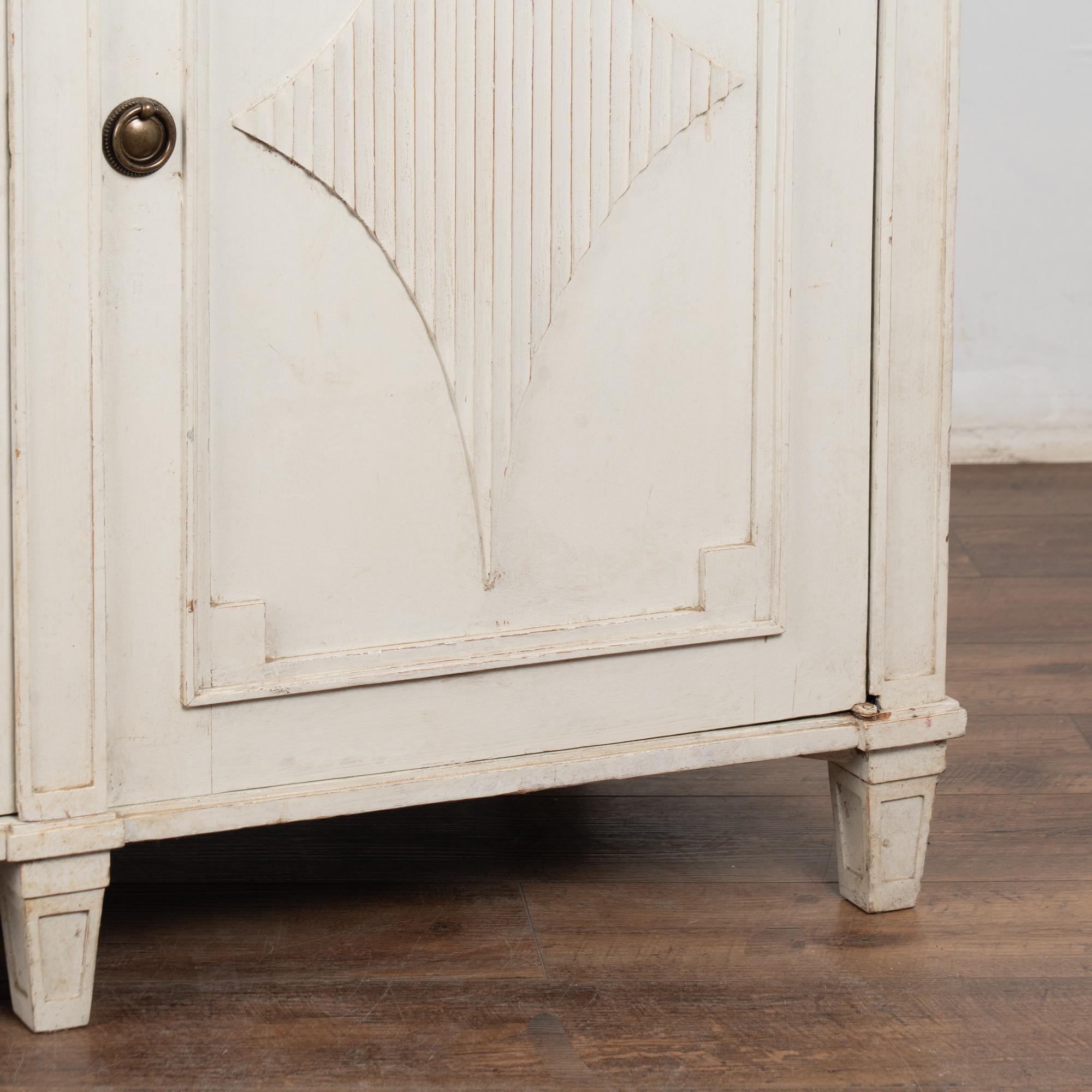 19th Century White Swedish Gustavian Sideboard Buffet Cabinet For Sale 8