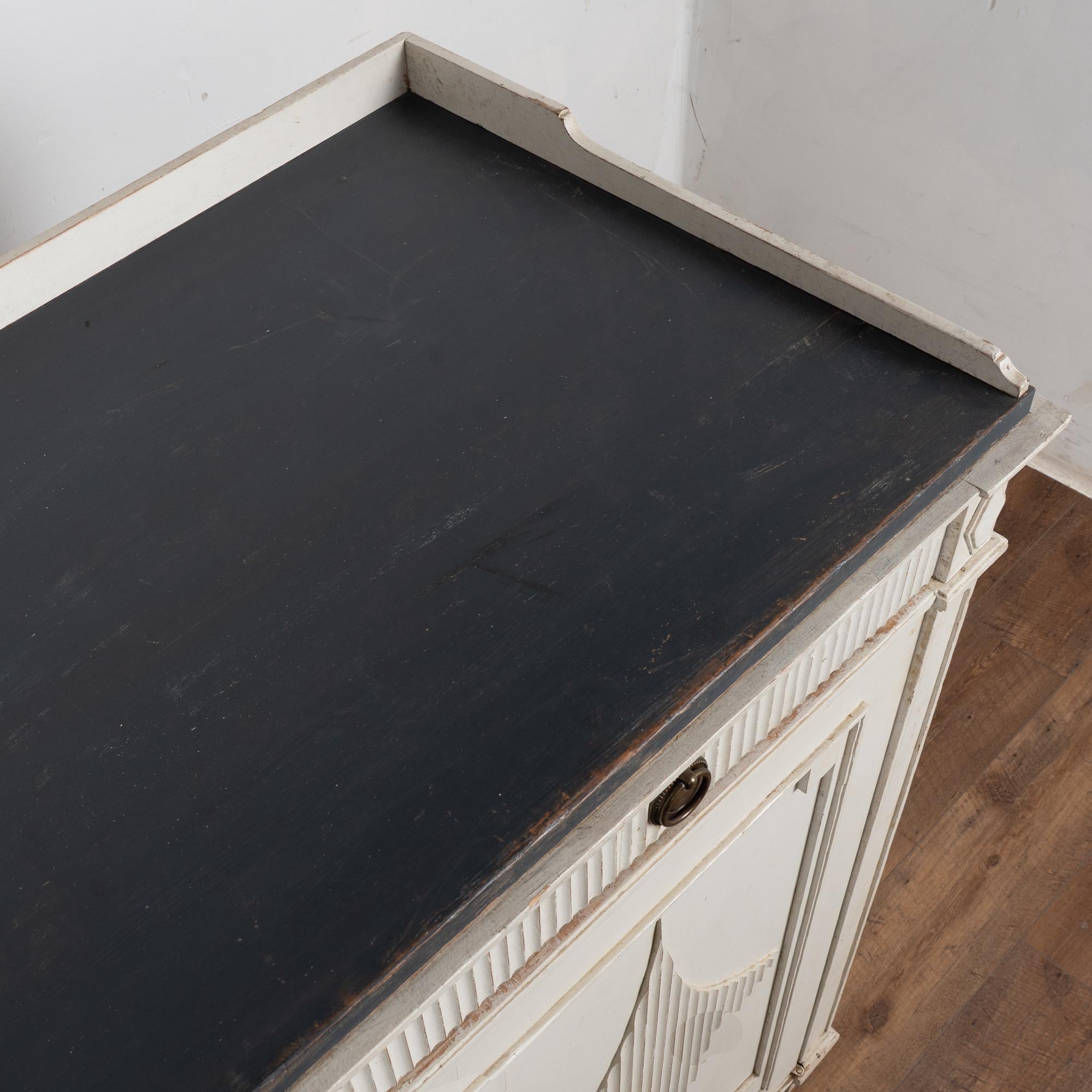 19th Century White Swedish Gustavian Sideboard Buffet Cabinet For Sale 2
