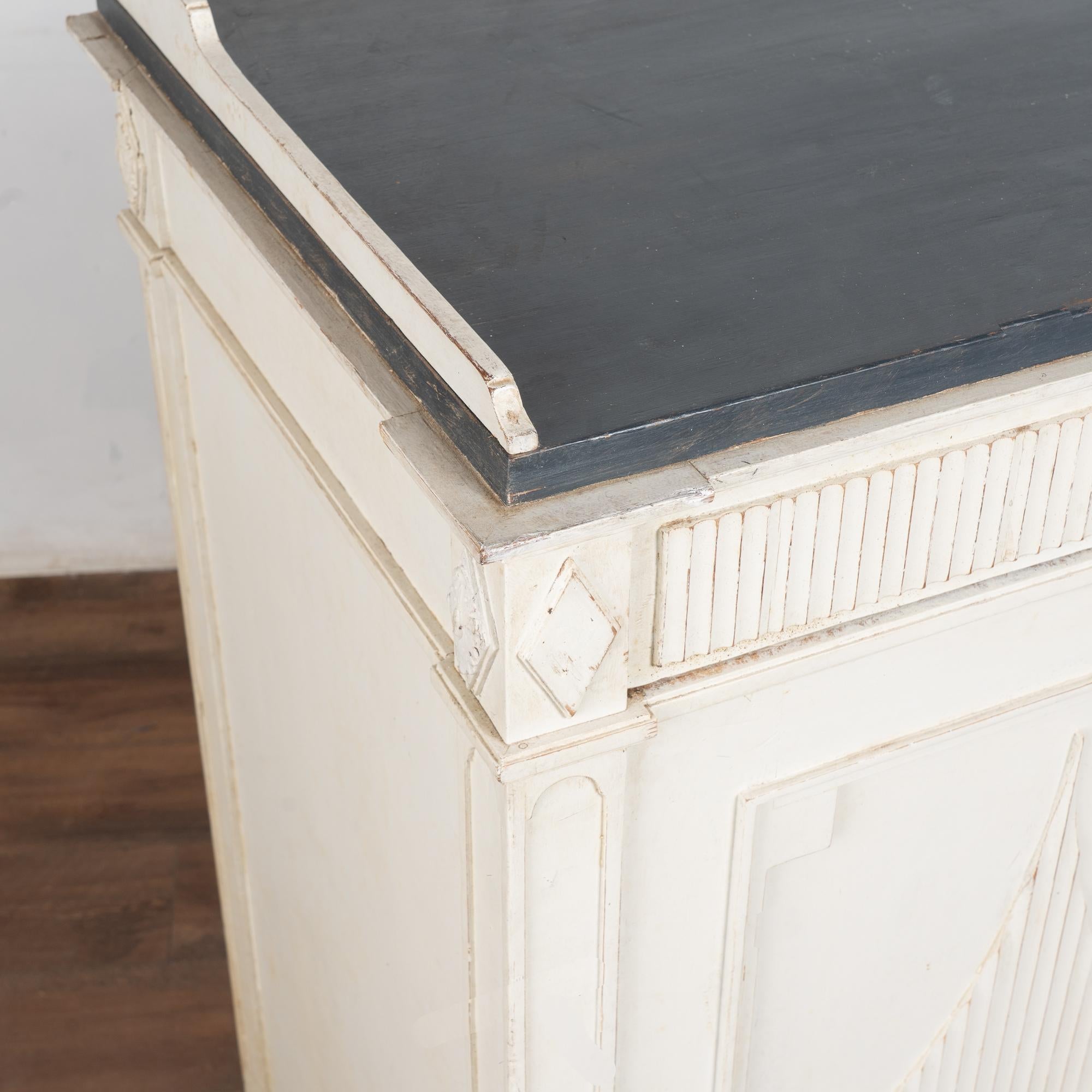 19th Century White Swedish Gustavian Sideboard Buffet Cabinet For Sale 3