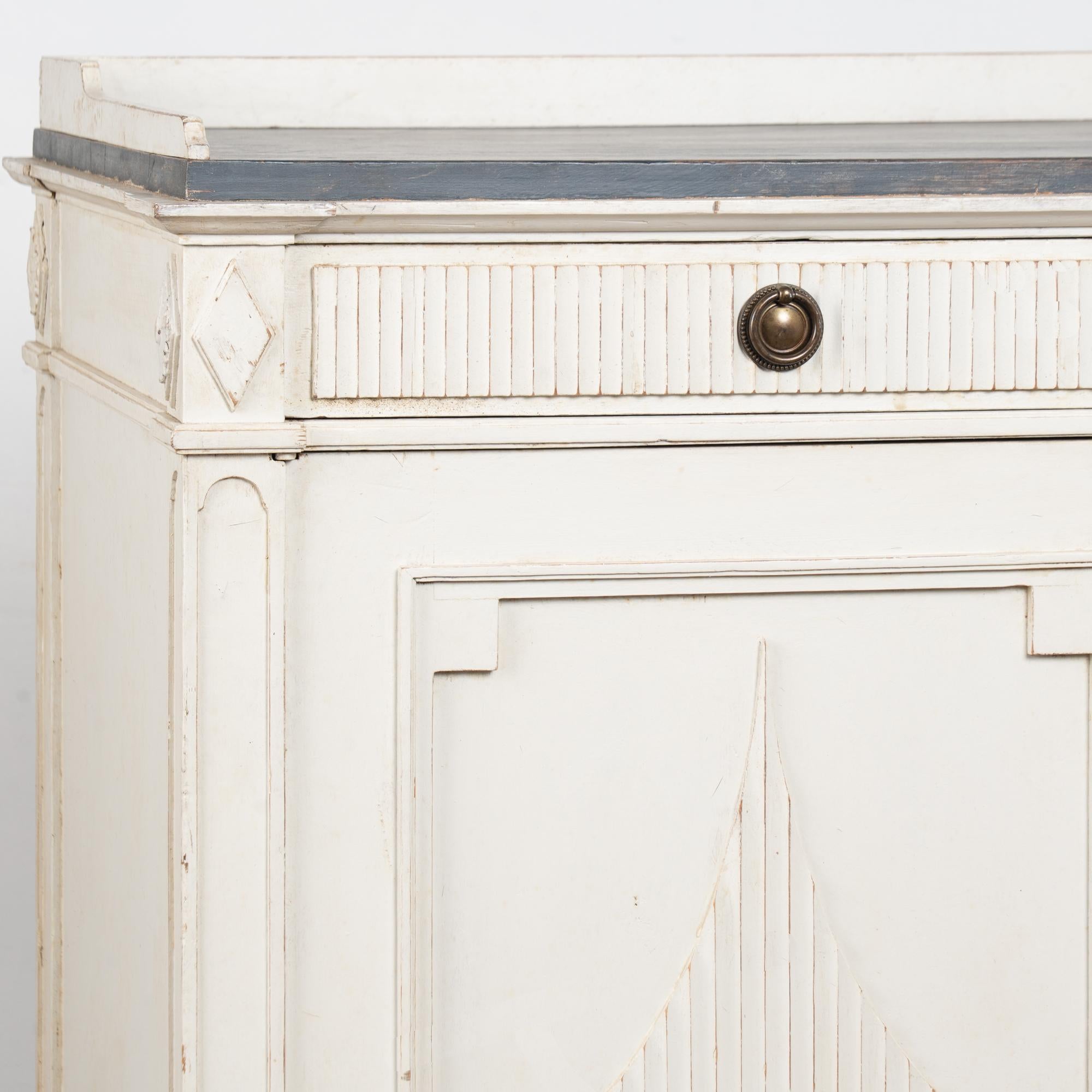 19th Century White Swedish Gustavian Sideboard Buffet Cabinet For Sale 5