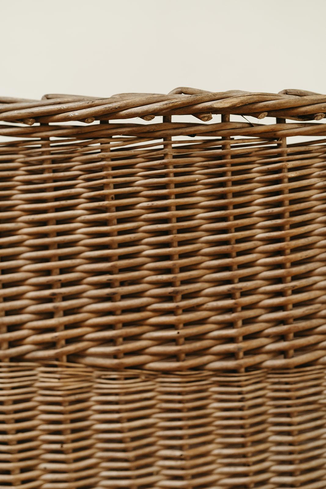 French 19th century wicker laundry basket  For Sale