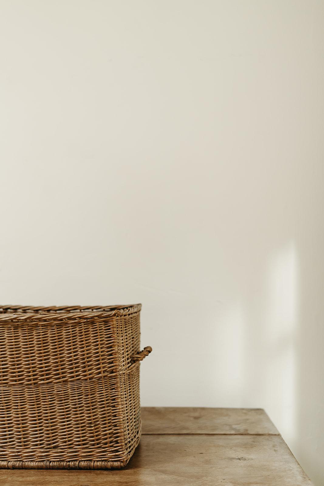 19th century wicker laundry basket  In Good Condition For Sale In Brecht, BE