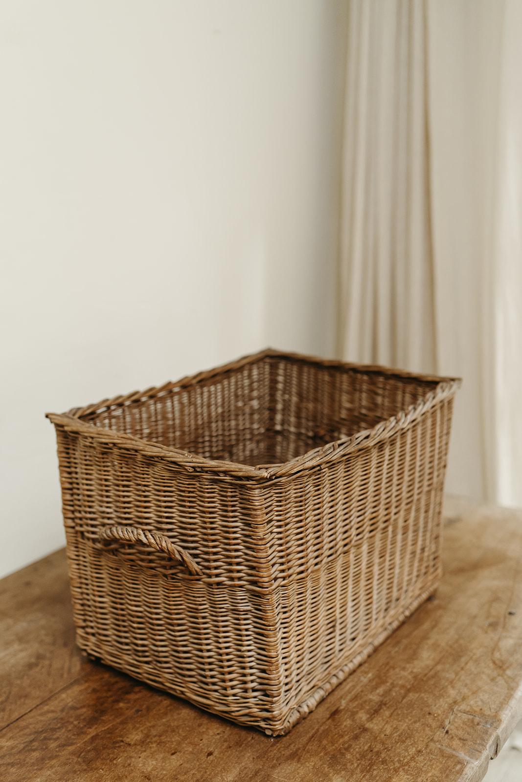 19th century wicker laundry basket  For Sale 1