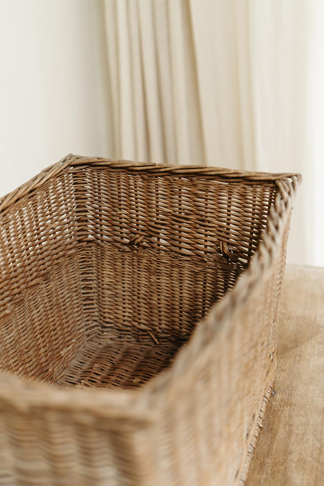 19th century wicker laundry basket  For Sale 3