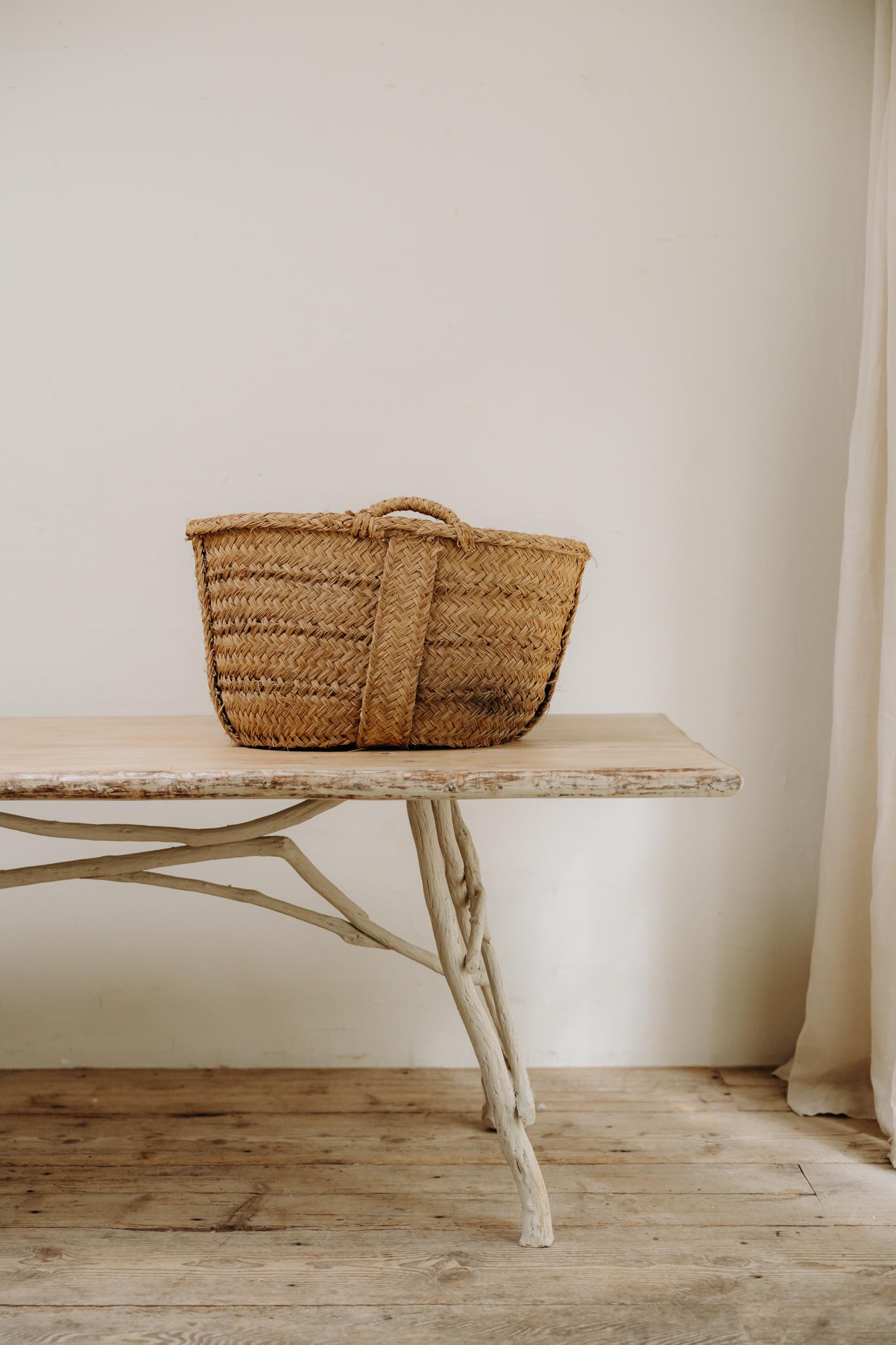 Osier Panier en osier tressé du 19ème siècle ... en vente