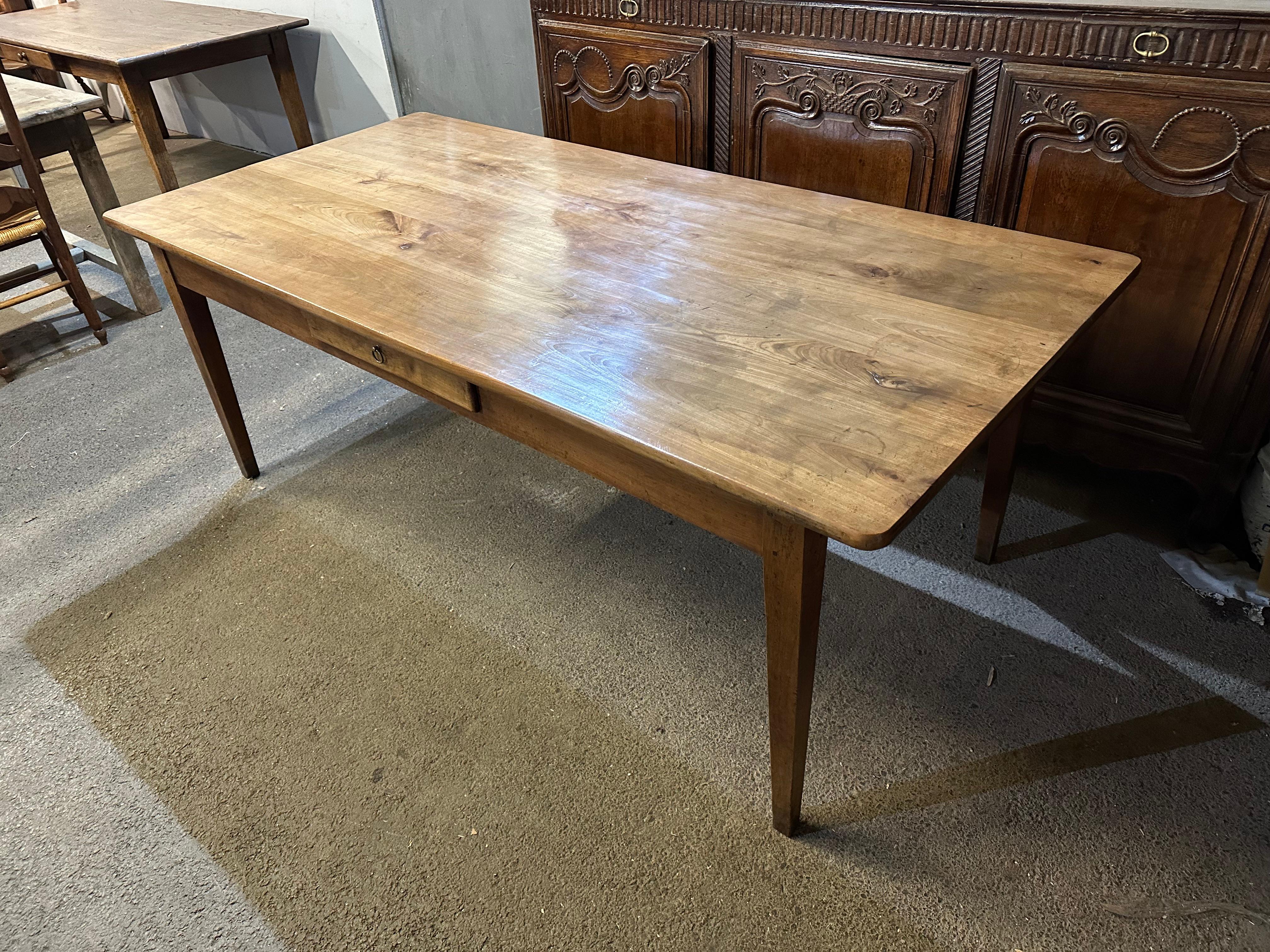 19th Century Wide Cherry Dining Table with One Drawer In Good Condition For Sale In Billingshurst, GB