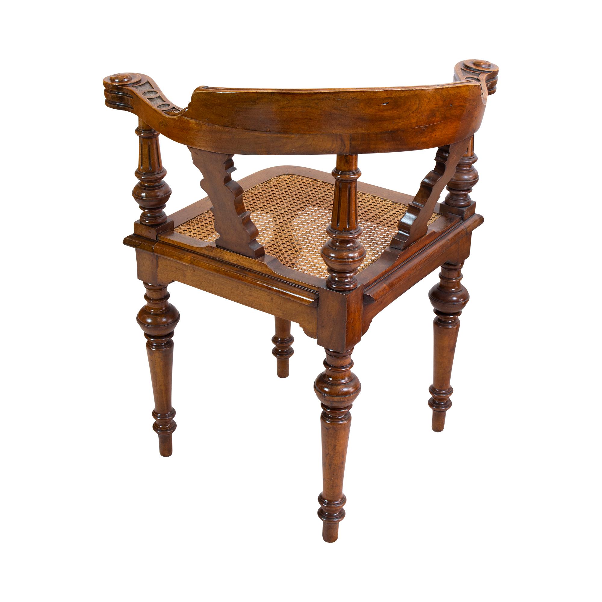 Polished 19th Century Wilhelminian Walnut Corner Chair For Sale