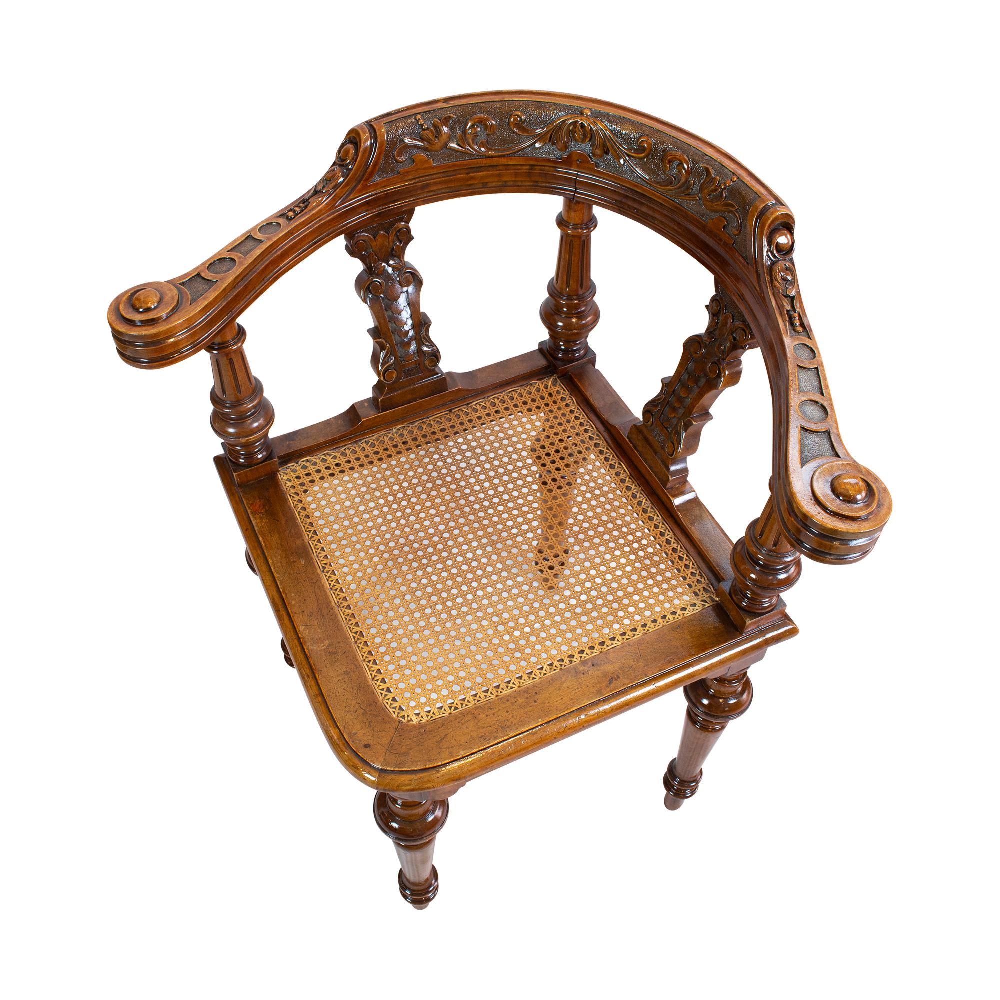 19th Century Wilhelminian Walnut Corner Chair In Good Condition For Sale In Darmstadt, DE