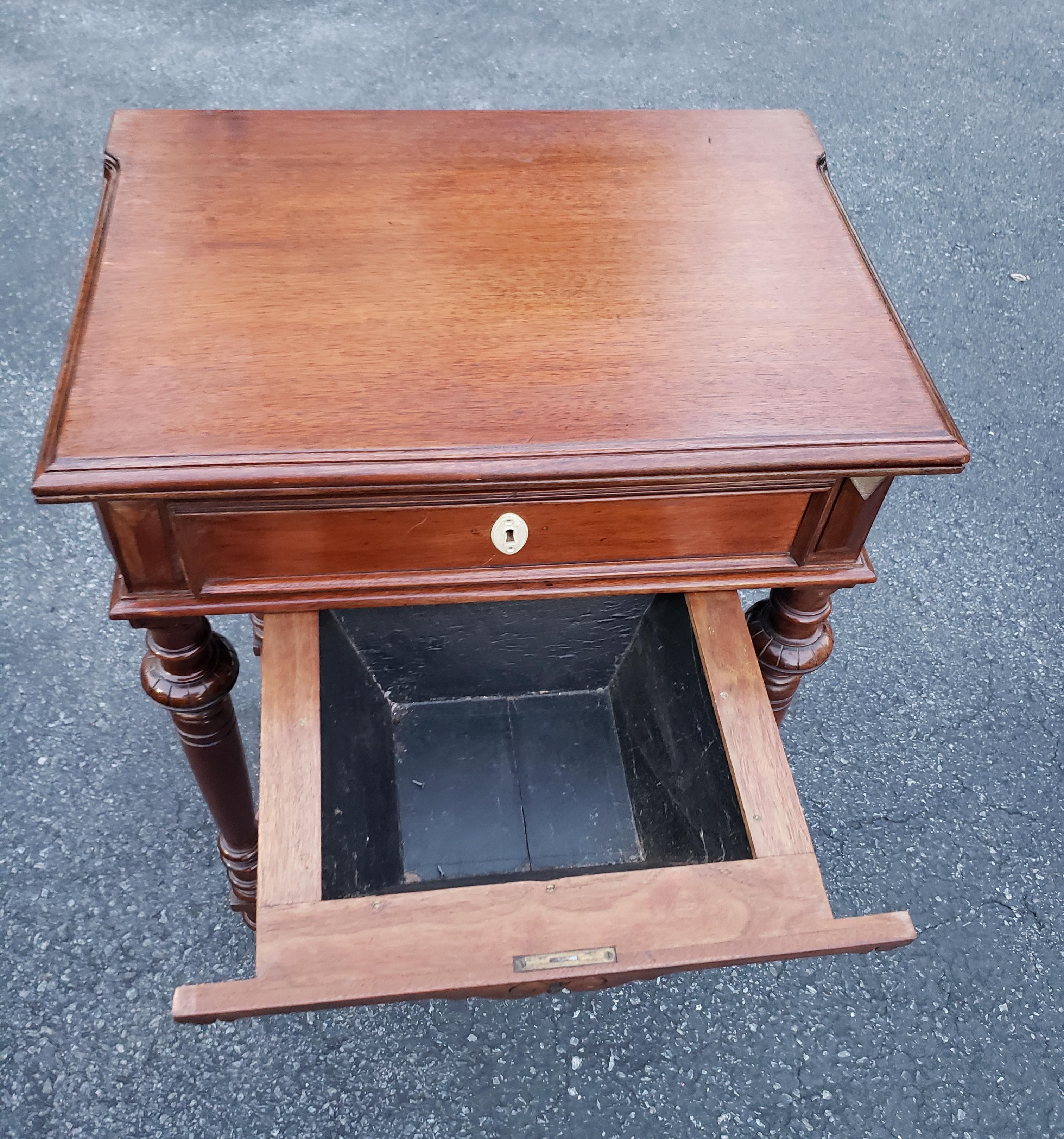 19th Century William and Mary Mahogany  Two-Drawer Sewing Table or Side Table For Sale 5